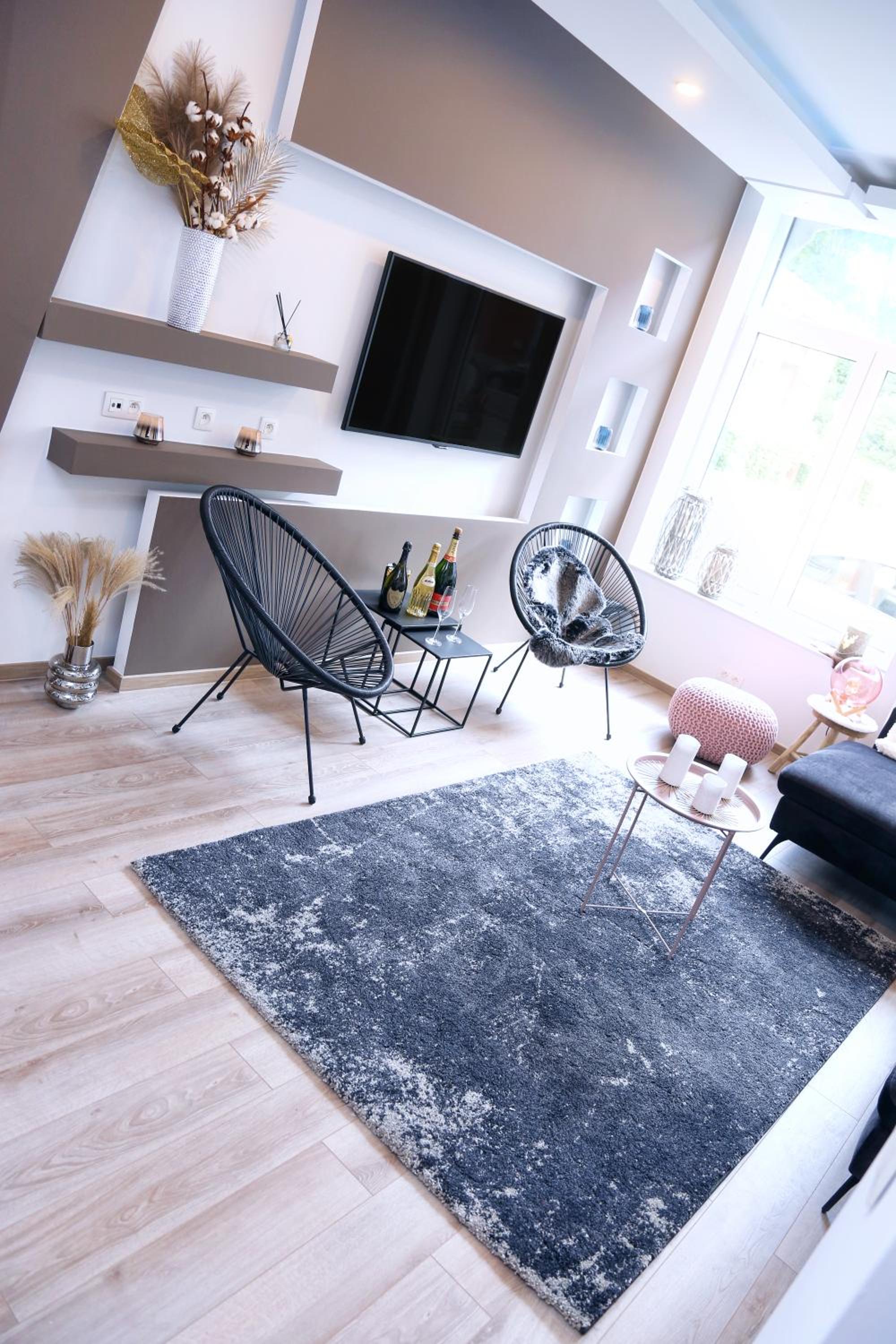 One-Bedroom Apartment - Photo 11