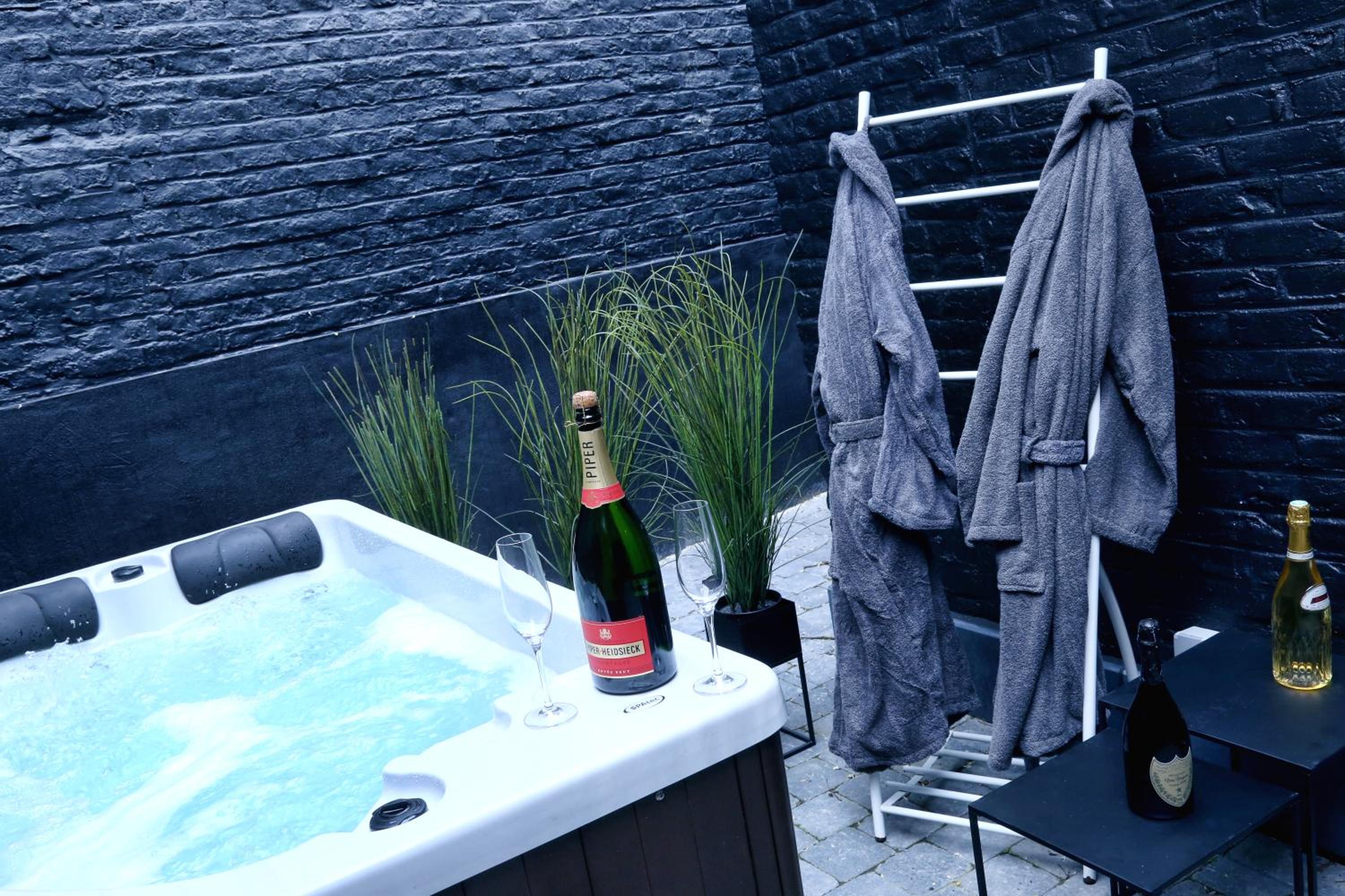 One-Bedroom Apartment - Photo 10