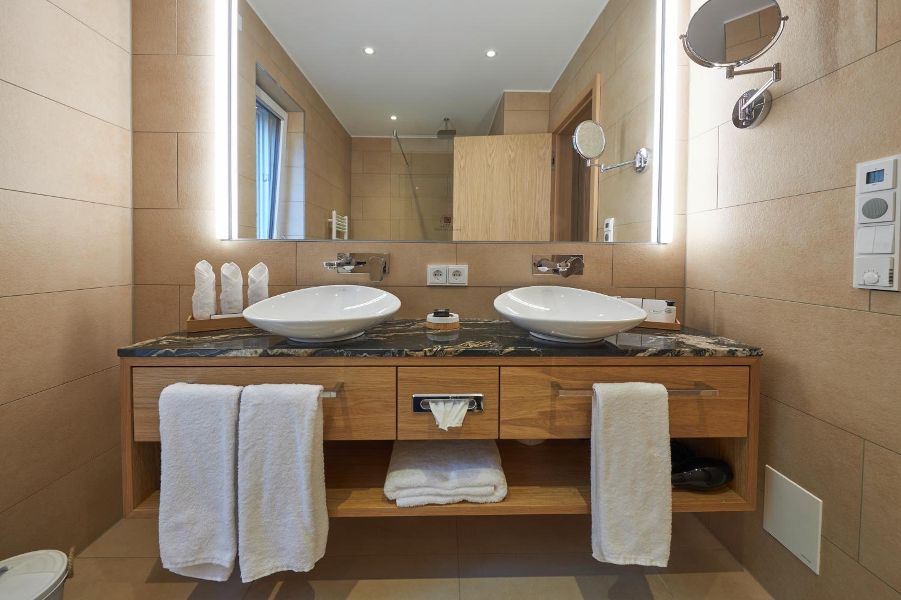 Deluxe Junior Suite photo 2