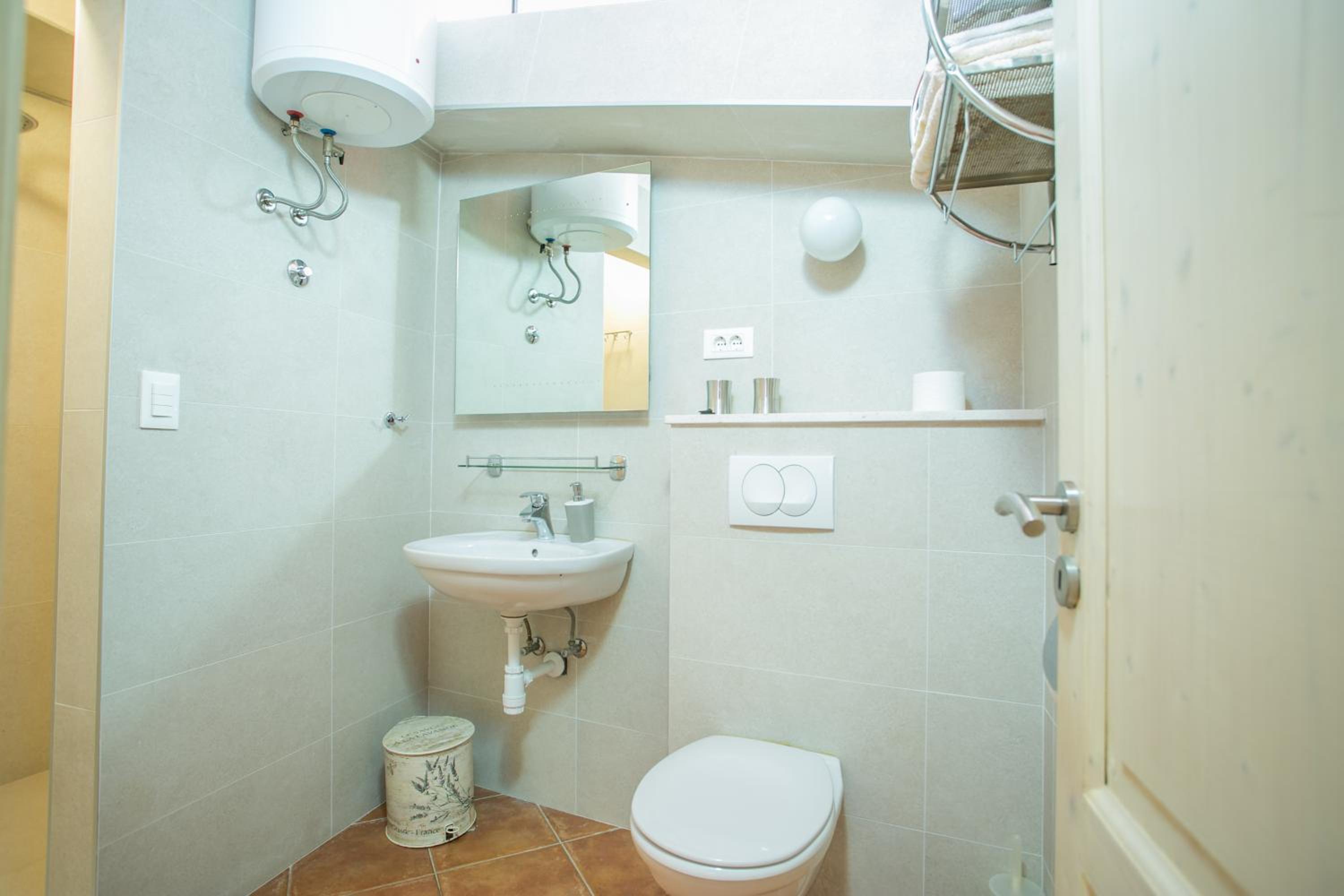 One-Bedroom Apartment - Photo 5