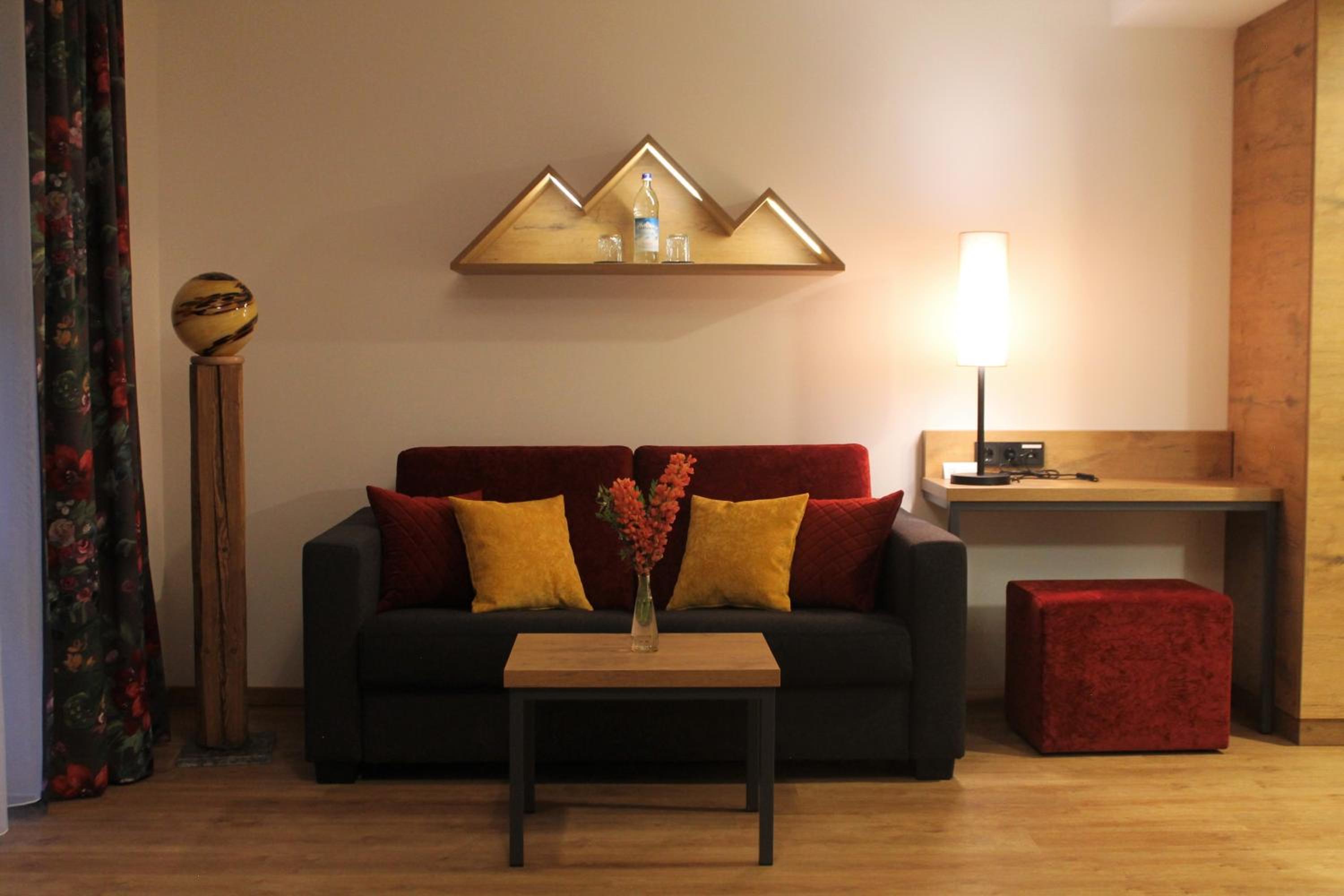 Double Room with Balcony - Photo 9