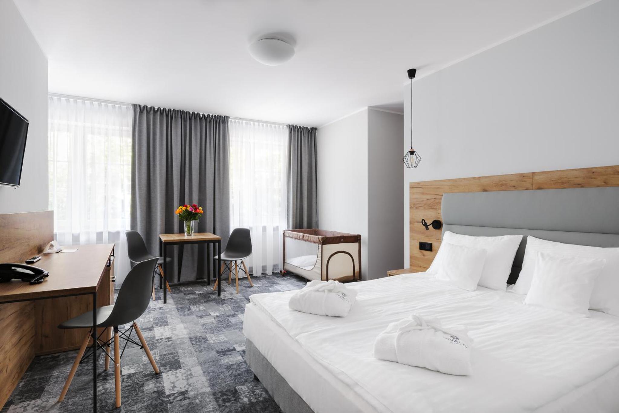 Double or Twin Room - Photo 4
