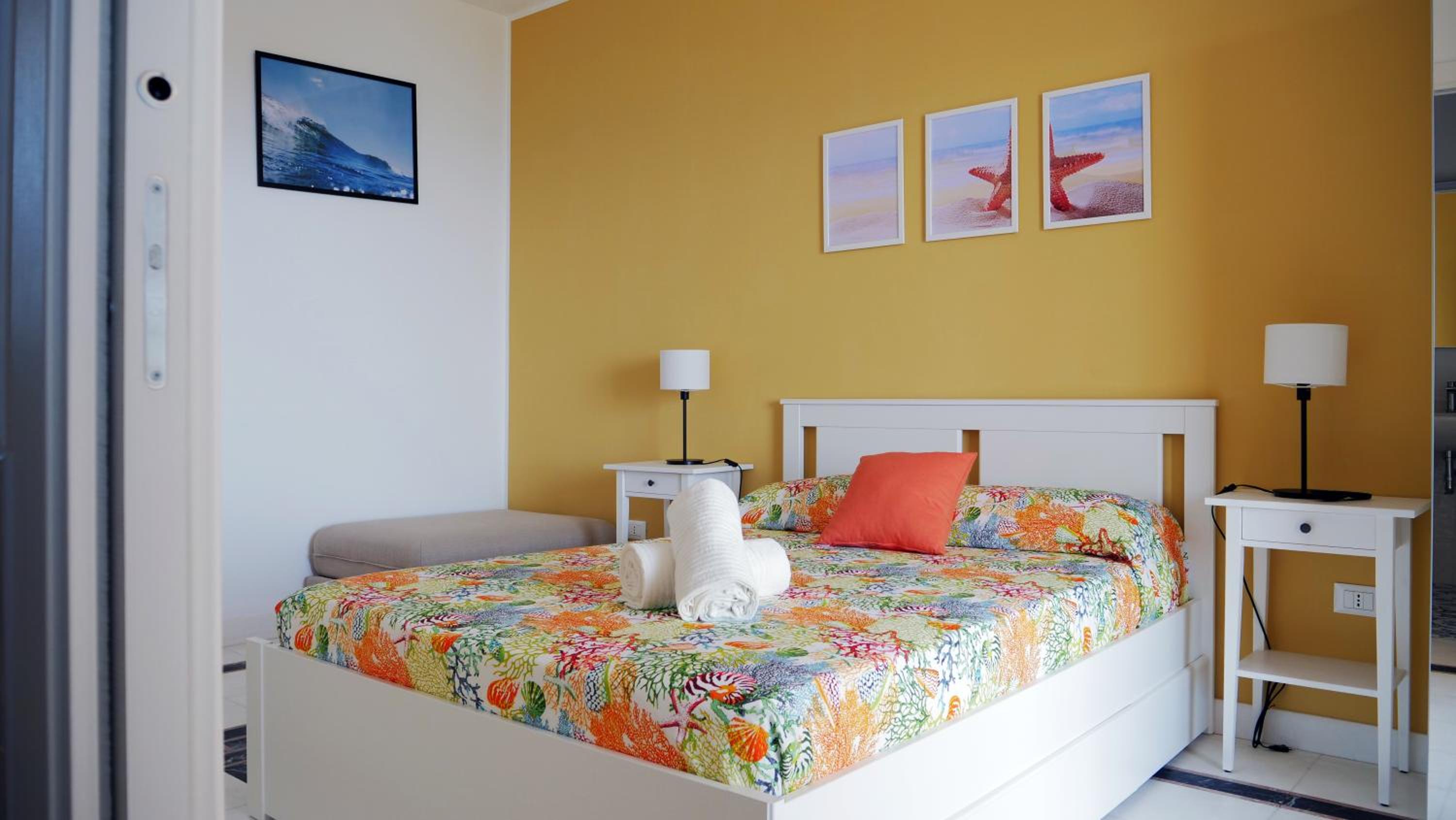 Standard Triple Room with Sea View - Photo 11