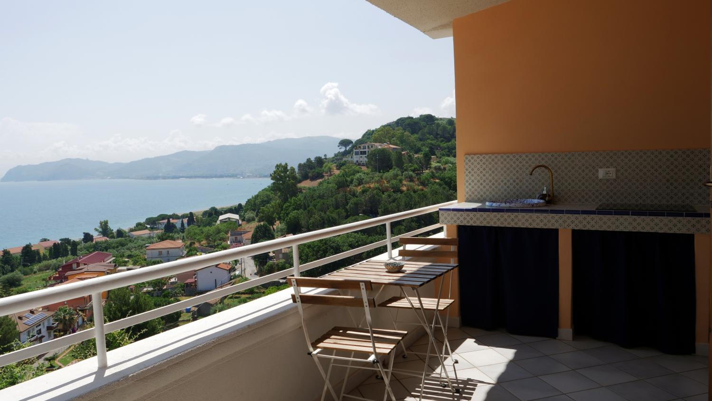 Standard Triple Room with Sea View - Photo 3