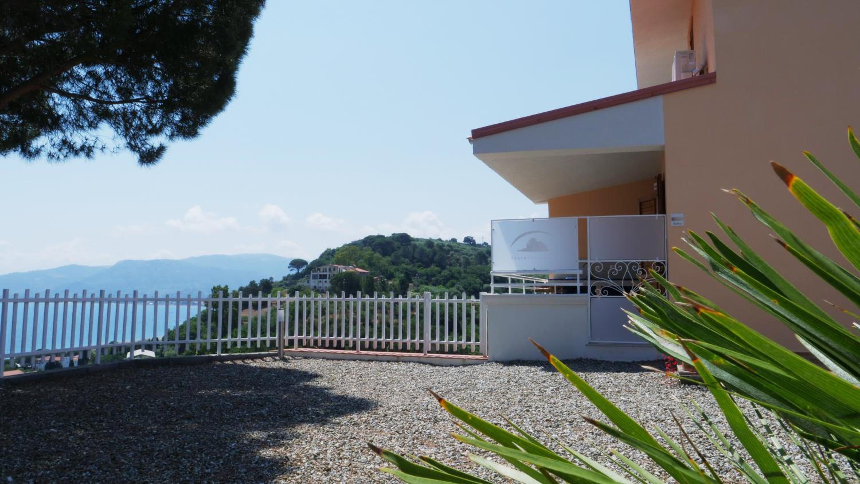 Standard Triple Room with Sea View - Photo 6