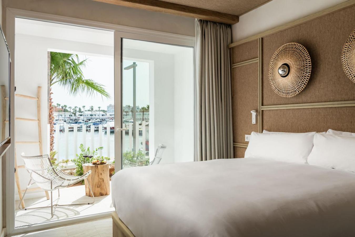 Suite at Lago Resort Menorca – Casas del Lago Adults Only