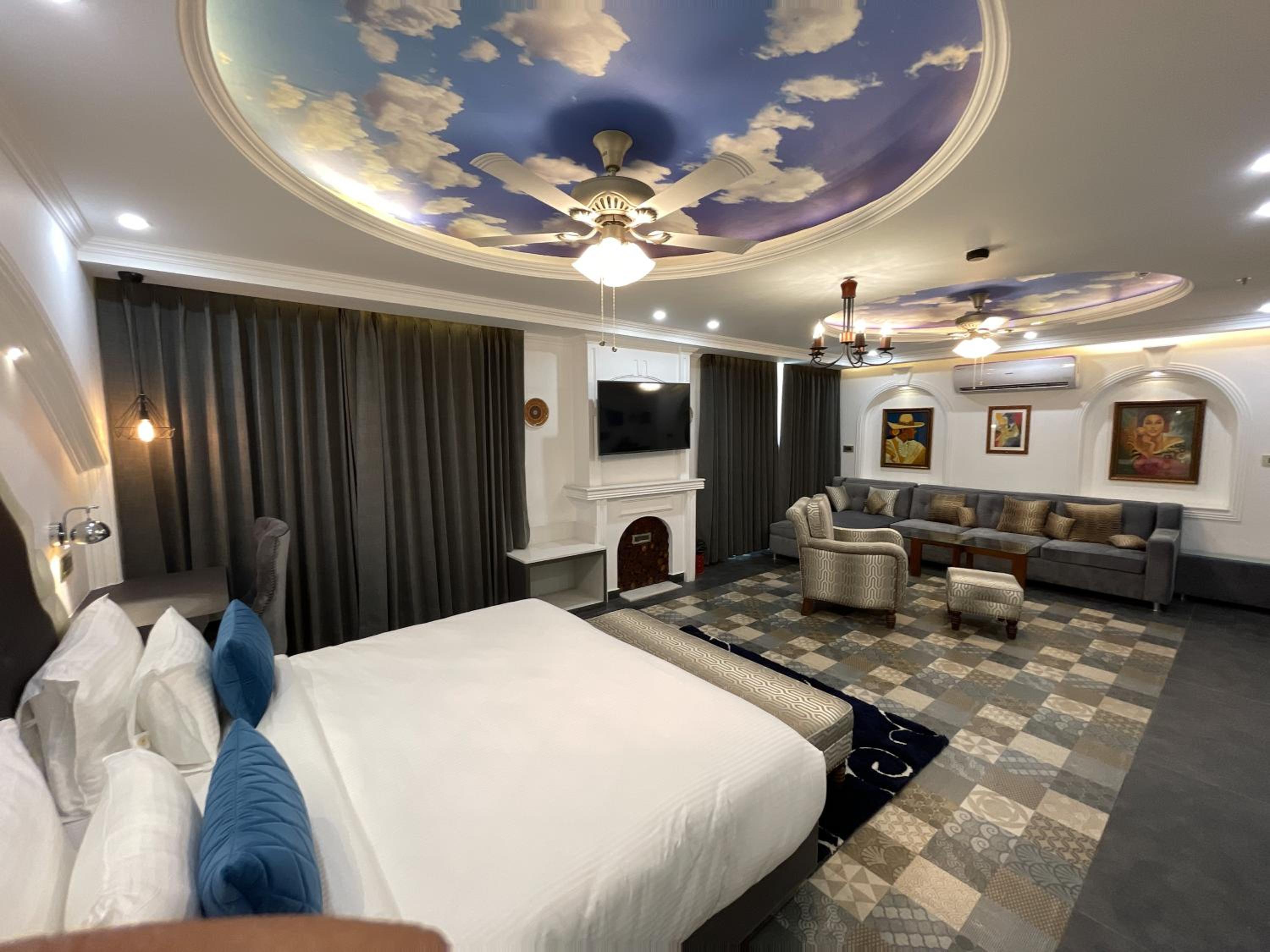 Privilege Suite - Photo 1