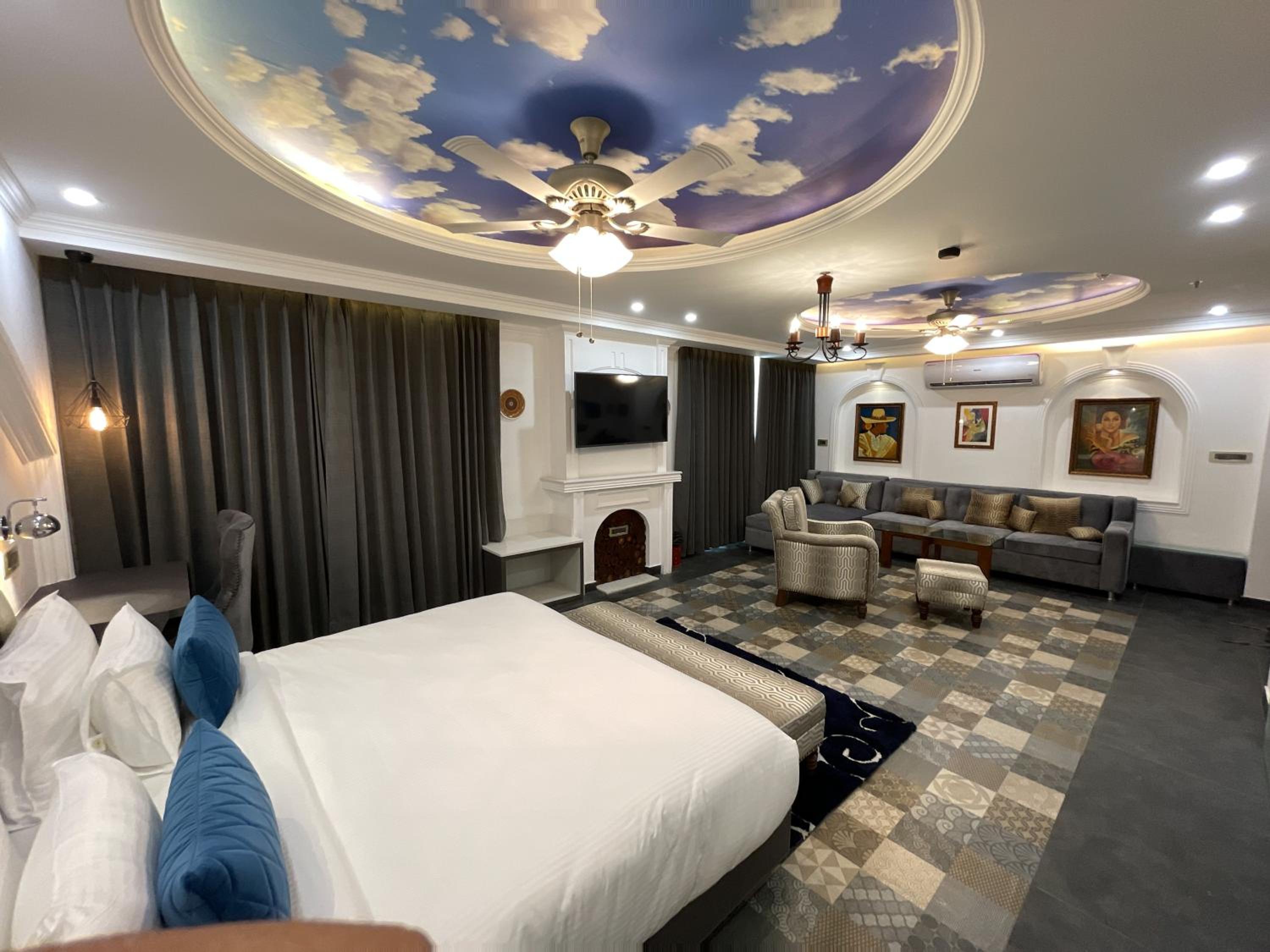 Privilege Suite - Photo 16
