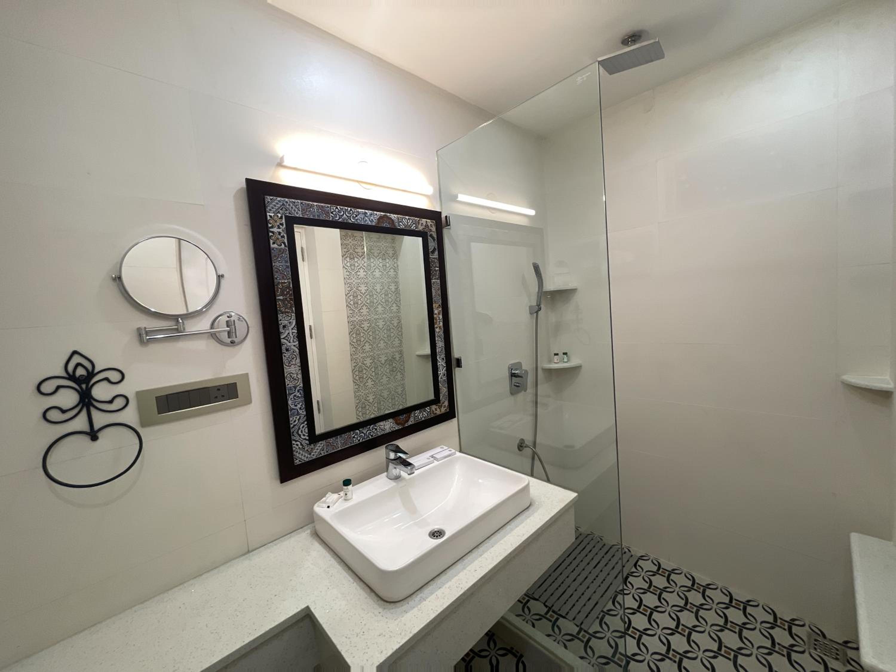 Privilege Suite - Photo 2