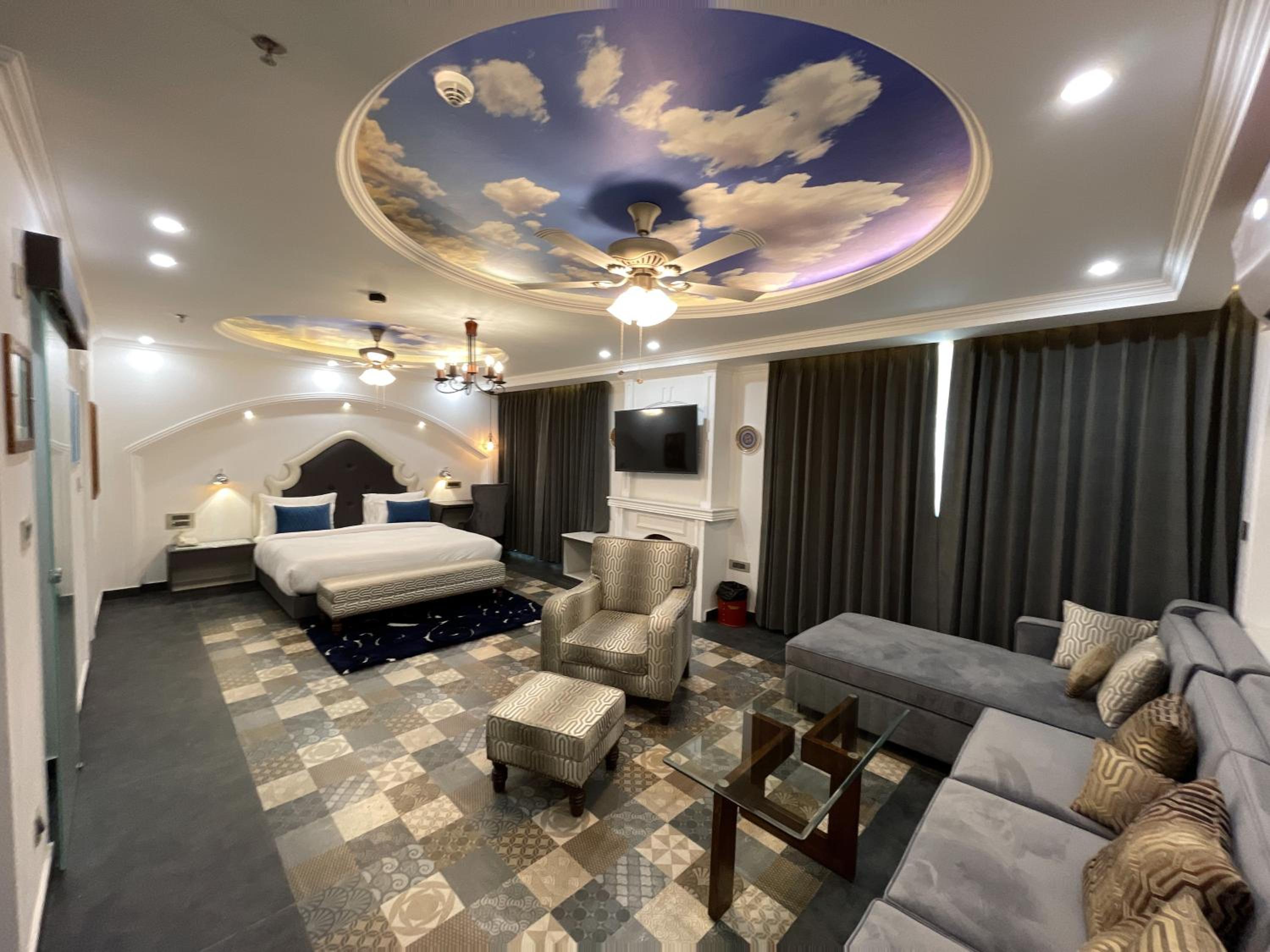 Privilege Suite - Photo 3