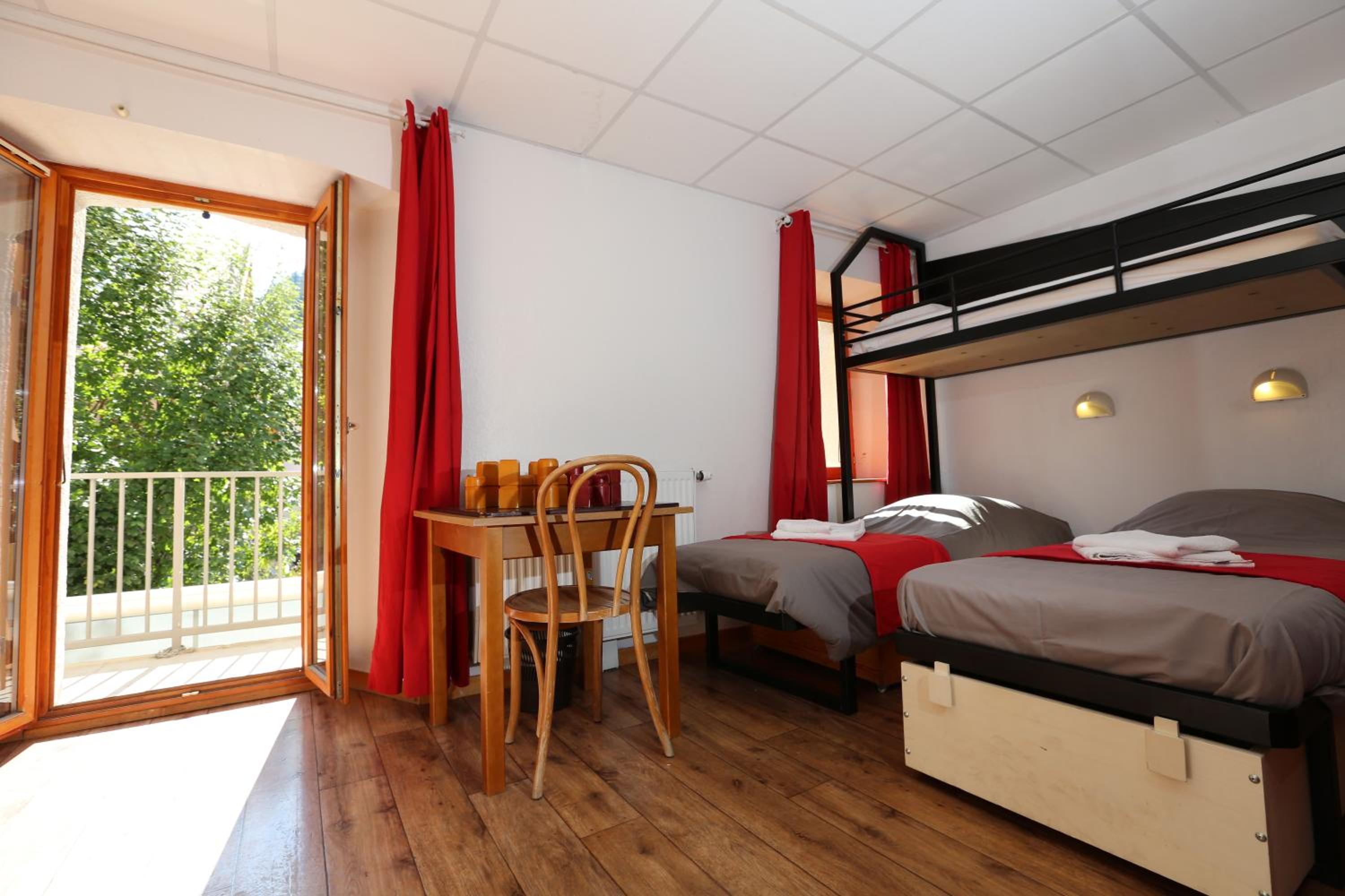 Triple Room with Private Bathroom photo 3
