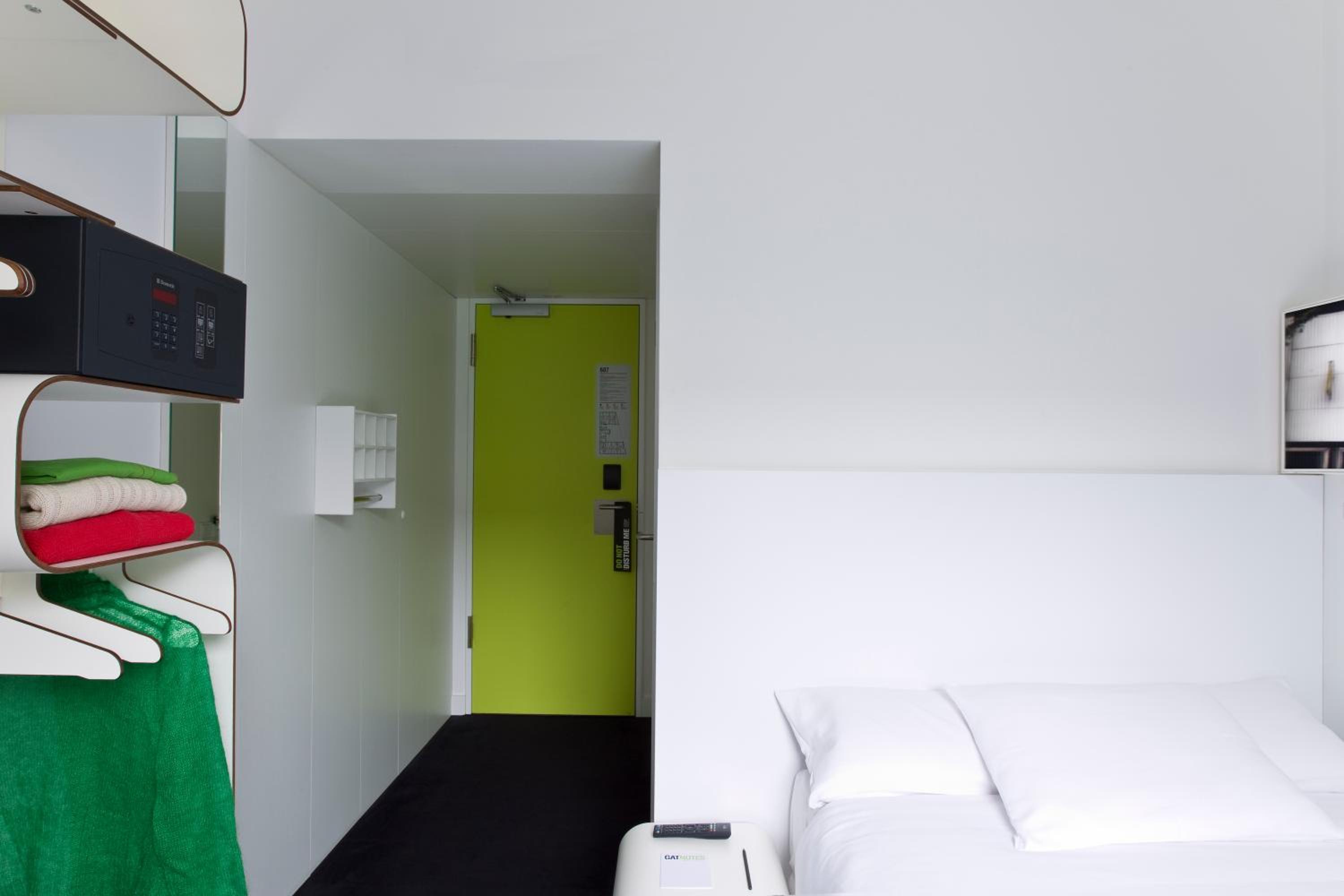 Single Room thumbnail 6