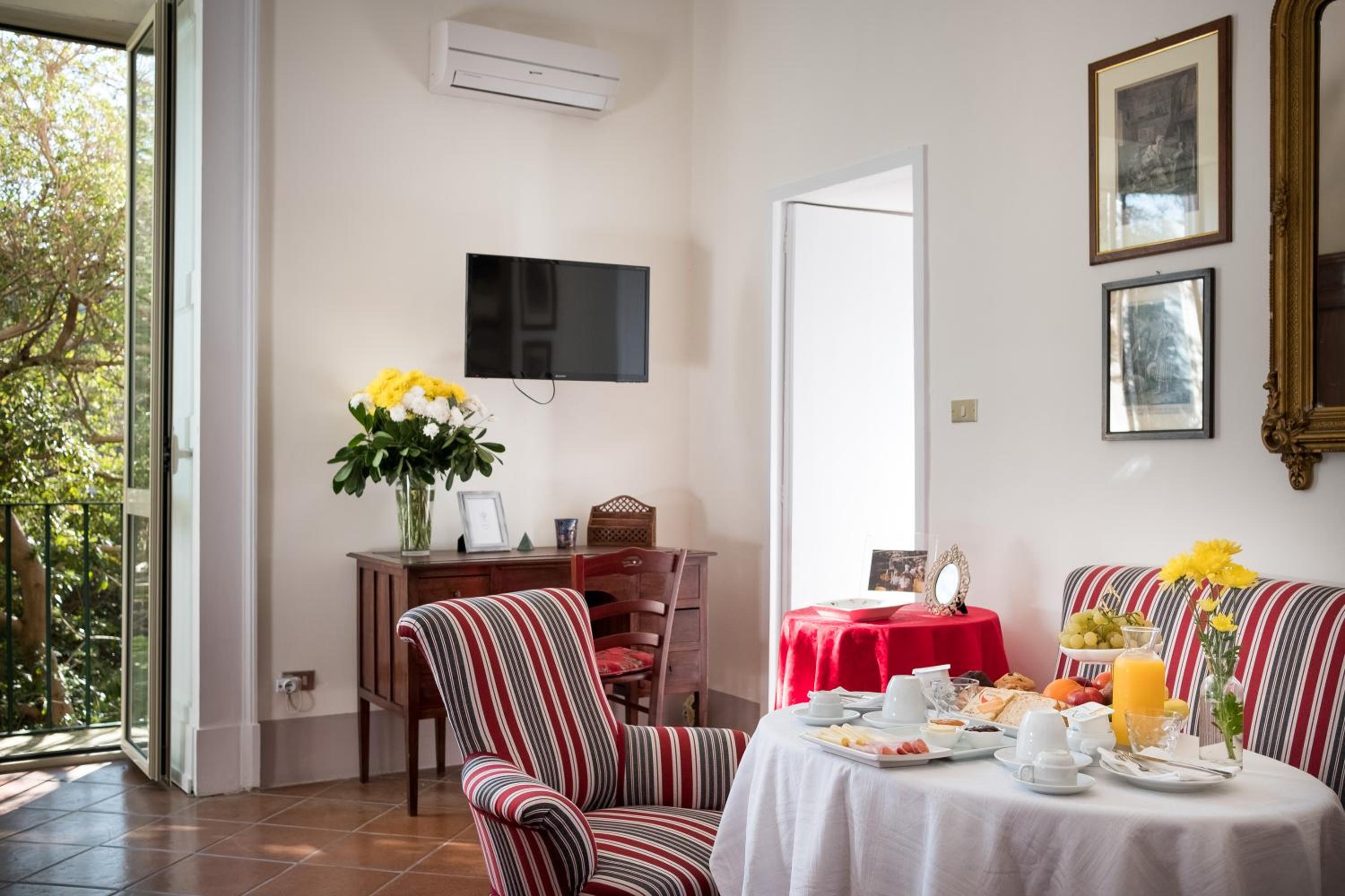 Junior Suite with Balcony