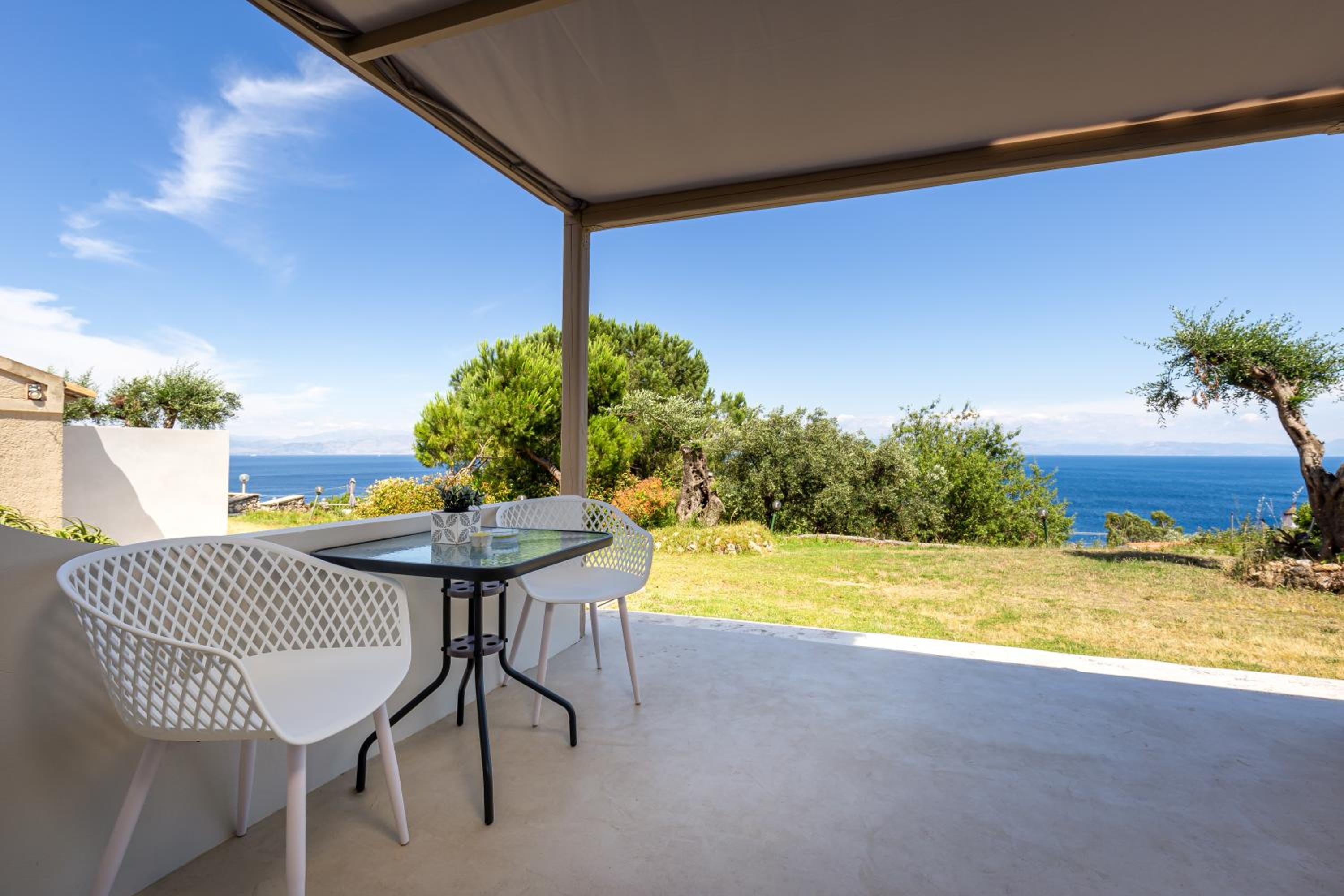 Superior Room with Sea View - Photo 5