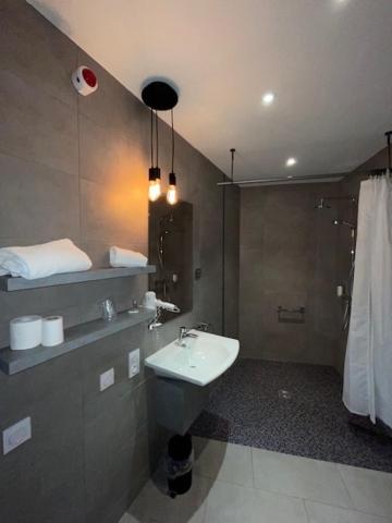 Double Room - Disability Access photo 3