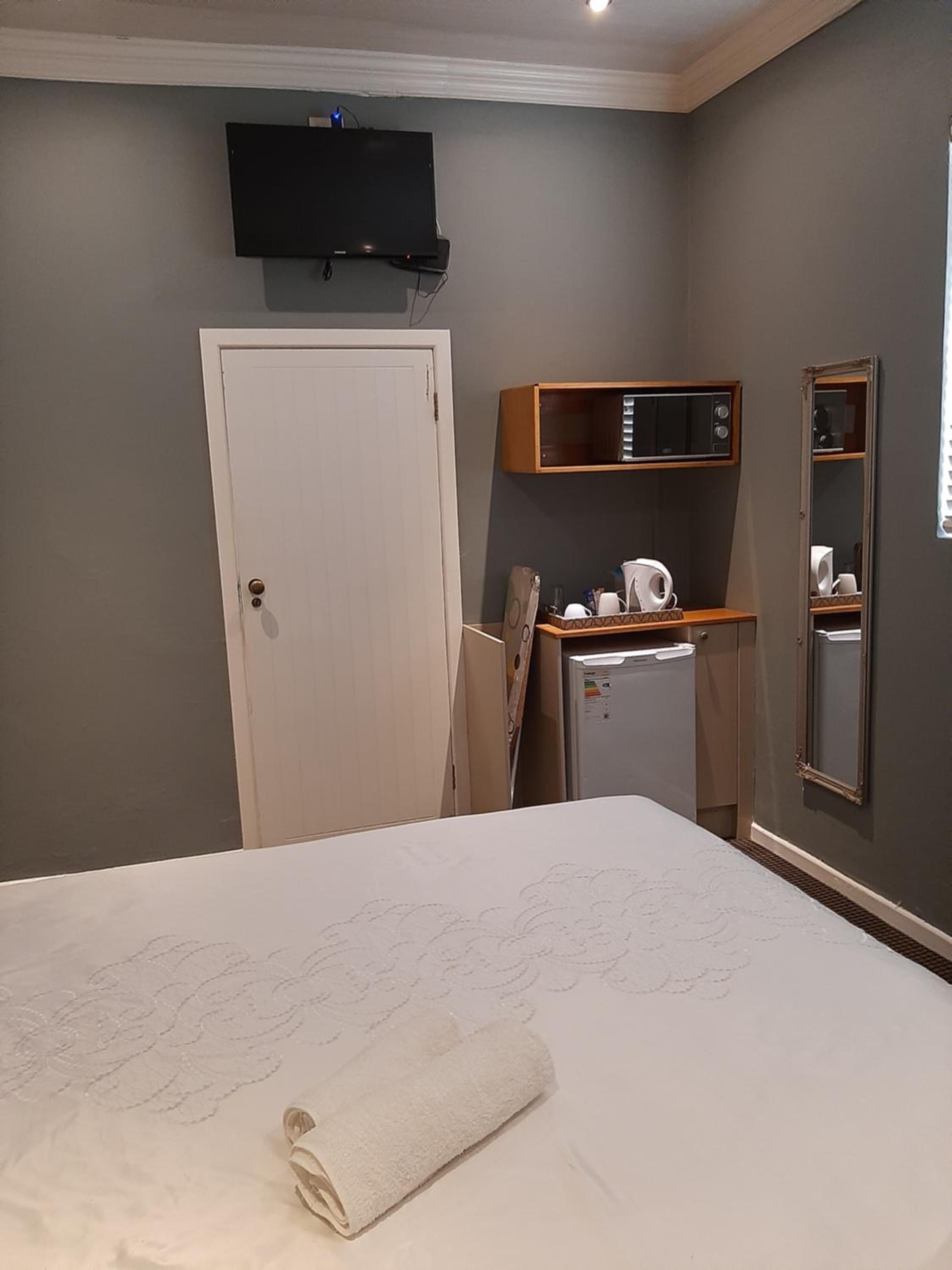 Double Room - Photo 8