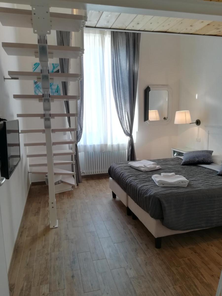 Double Room with Private Bathroom photo 2