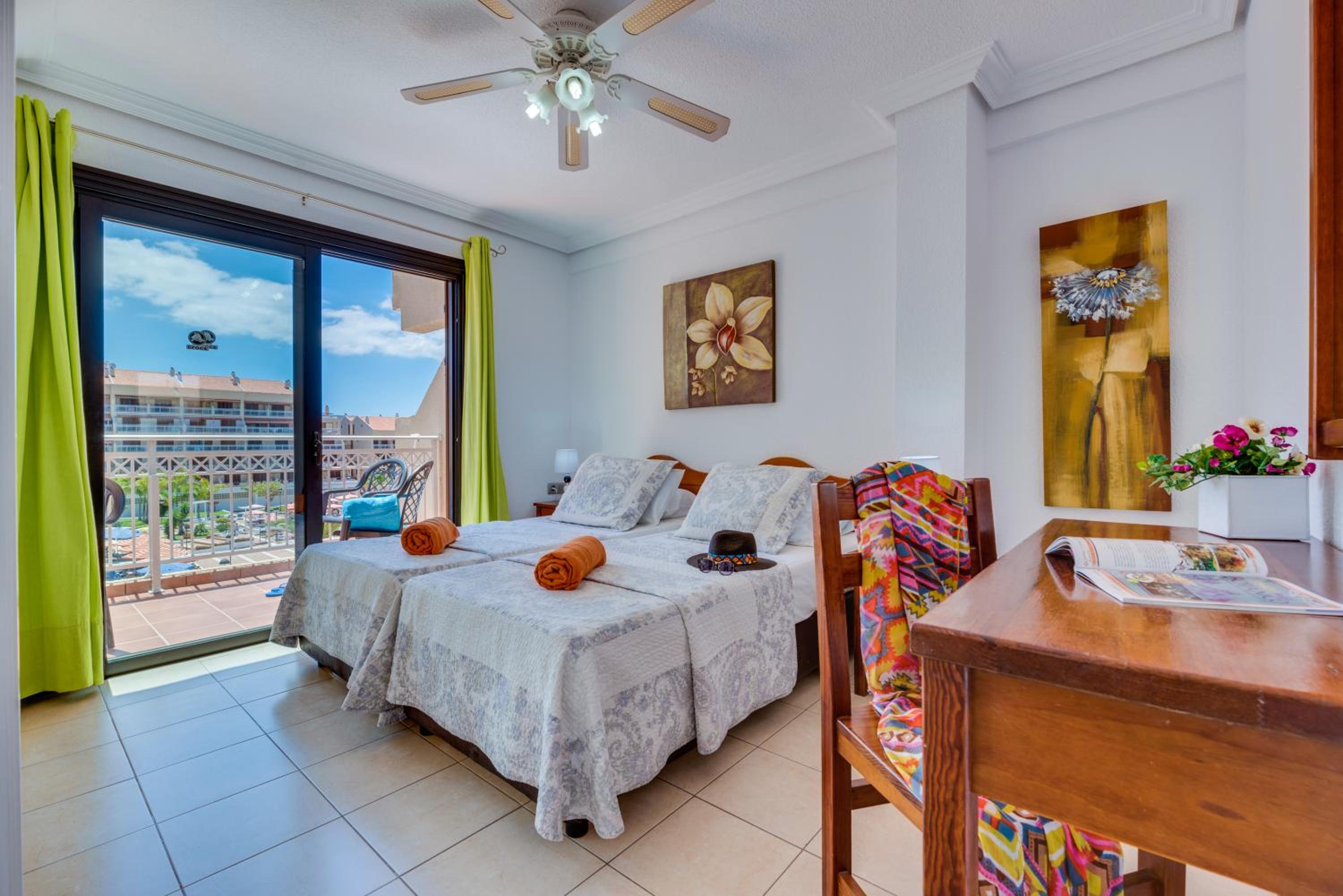 Apartamento con vista a la piscina