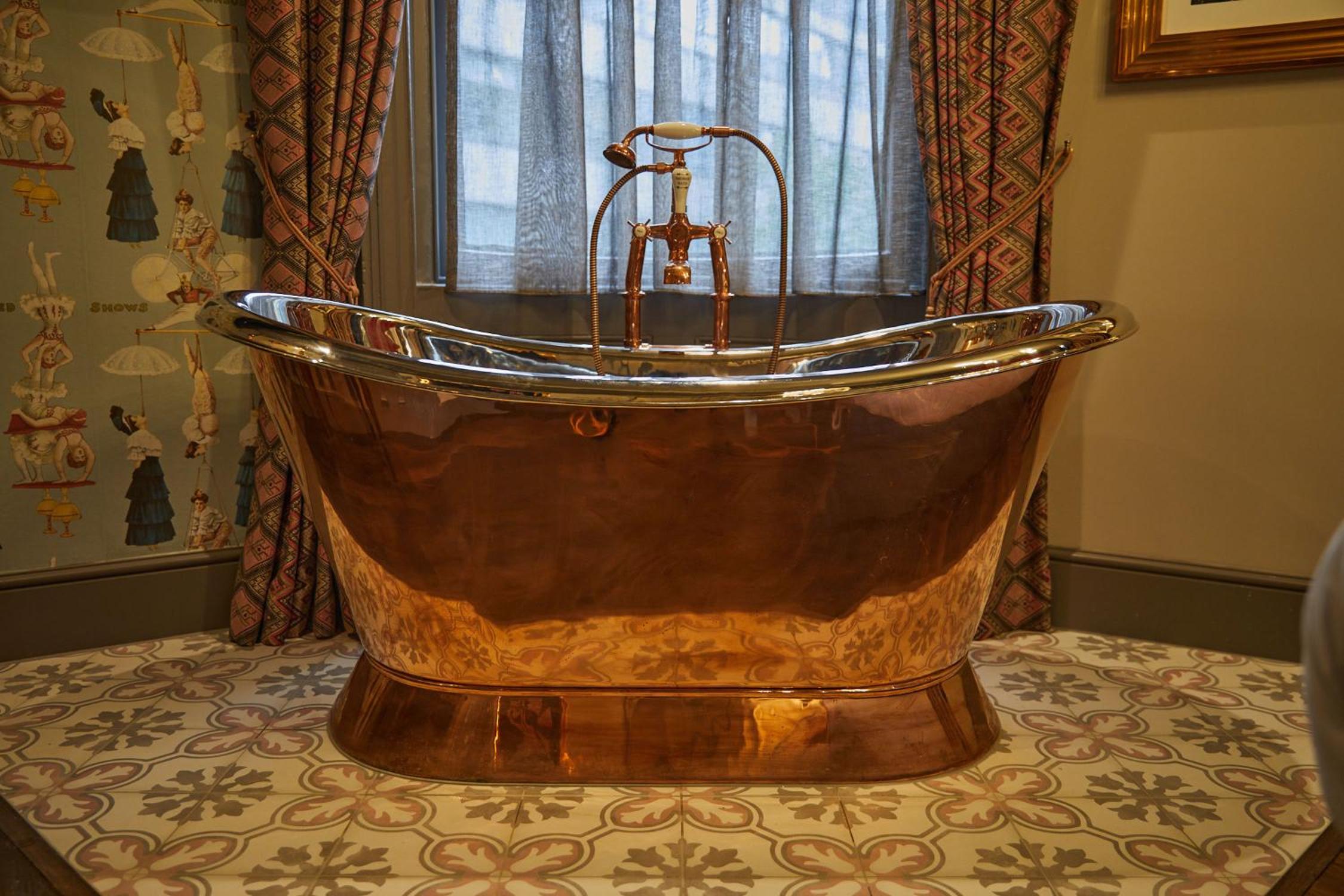 King Room - Copper Bath photo 2