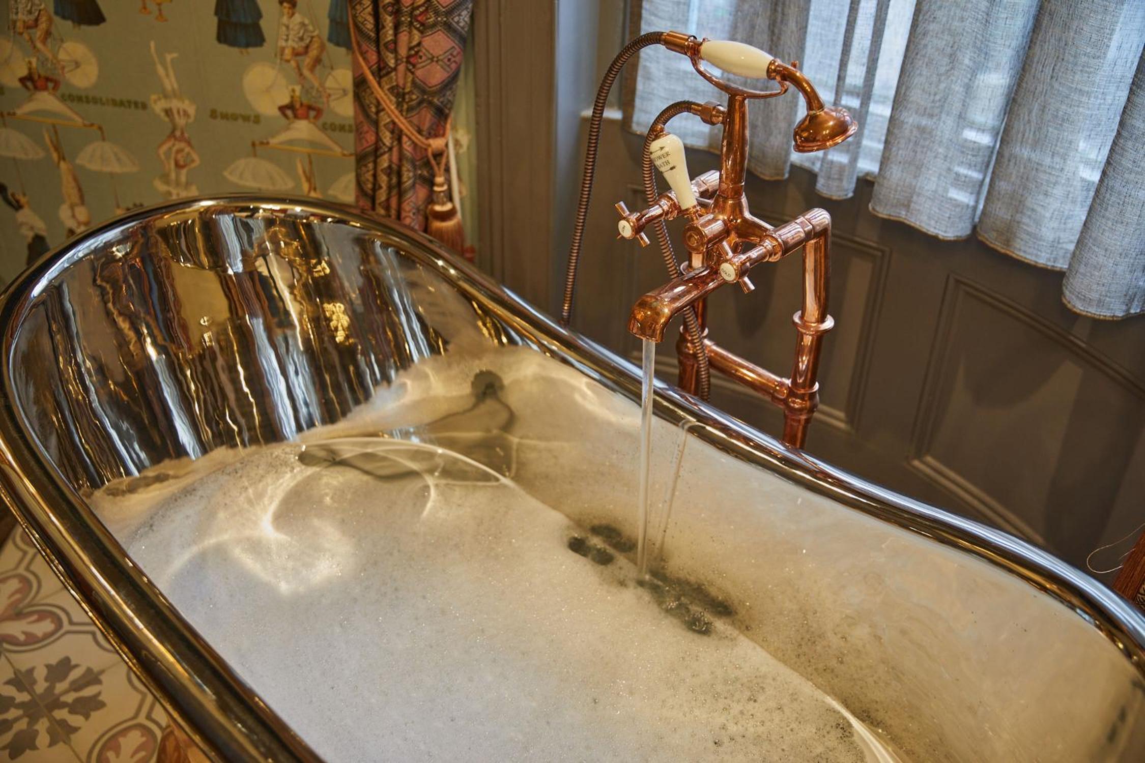 King Room - Copper Bath photo 3