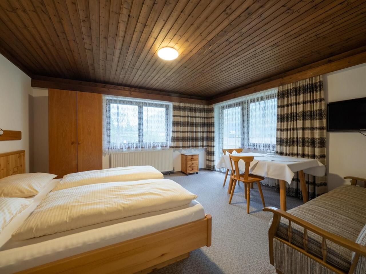 Apartment with Mountain View