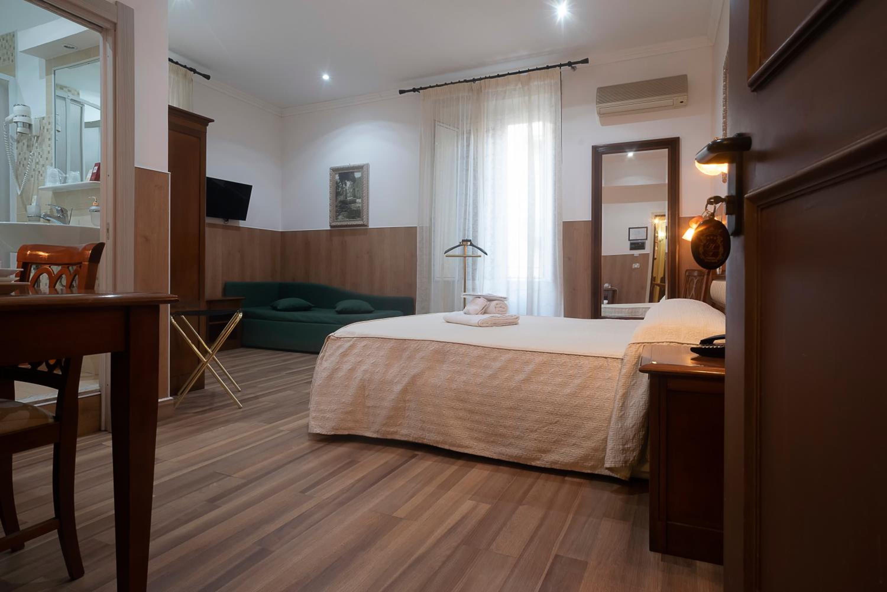 Triple Room - Photo 2