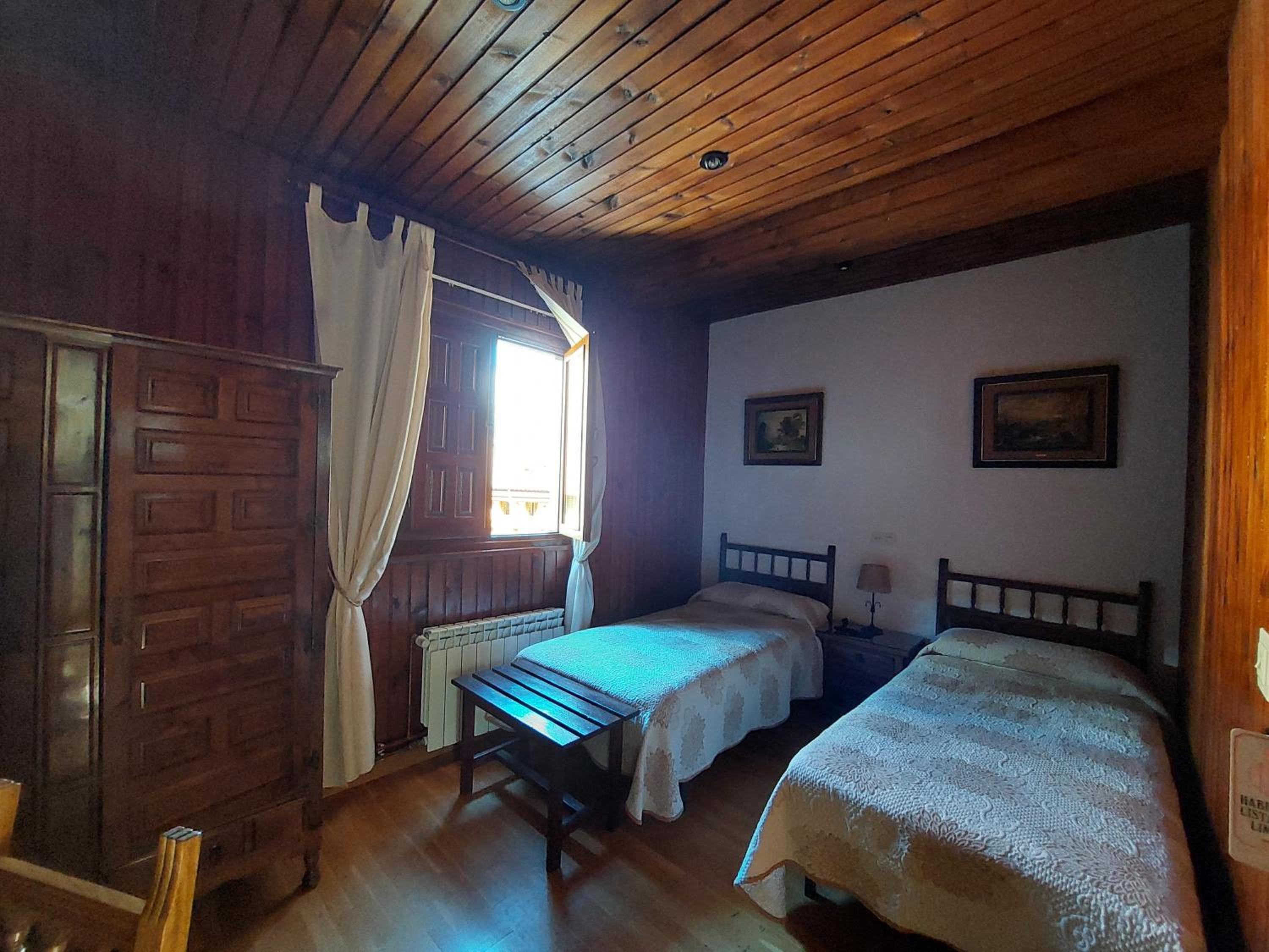 Standard Twin Room with Mountain View photo 2