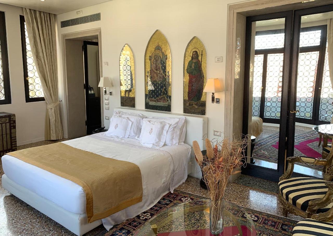 Junior Suite with Grand Canal View photo 2