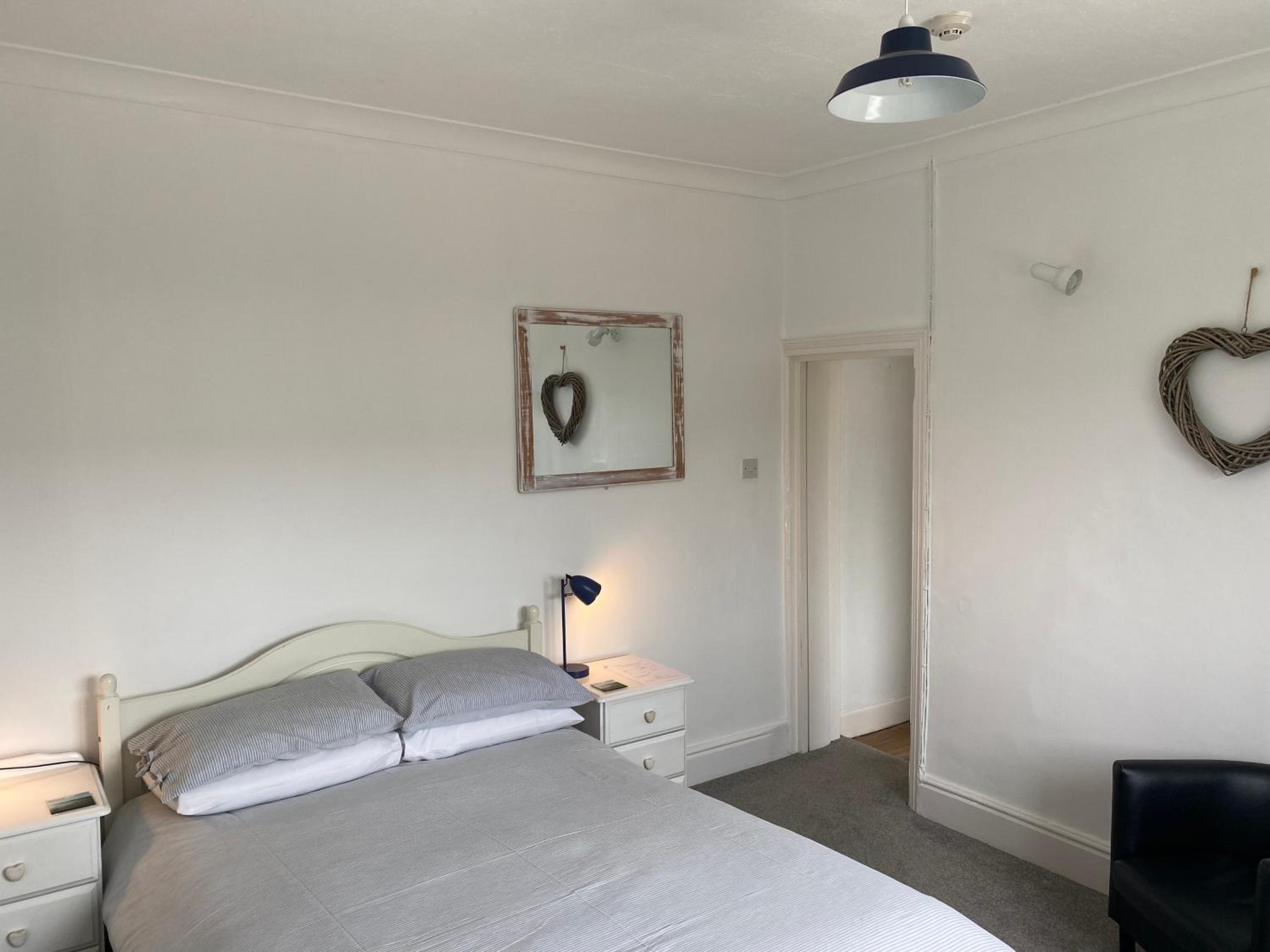 Large Double Room with Bathroom photo 2