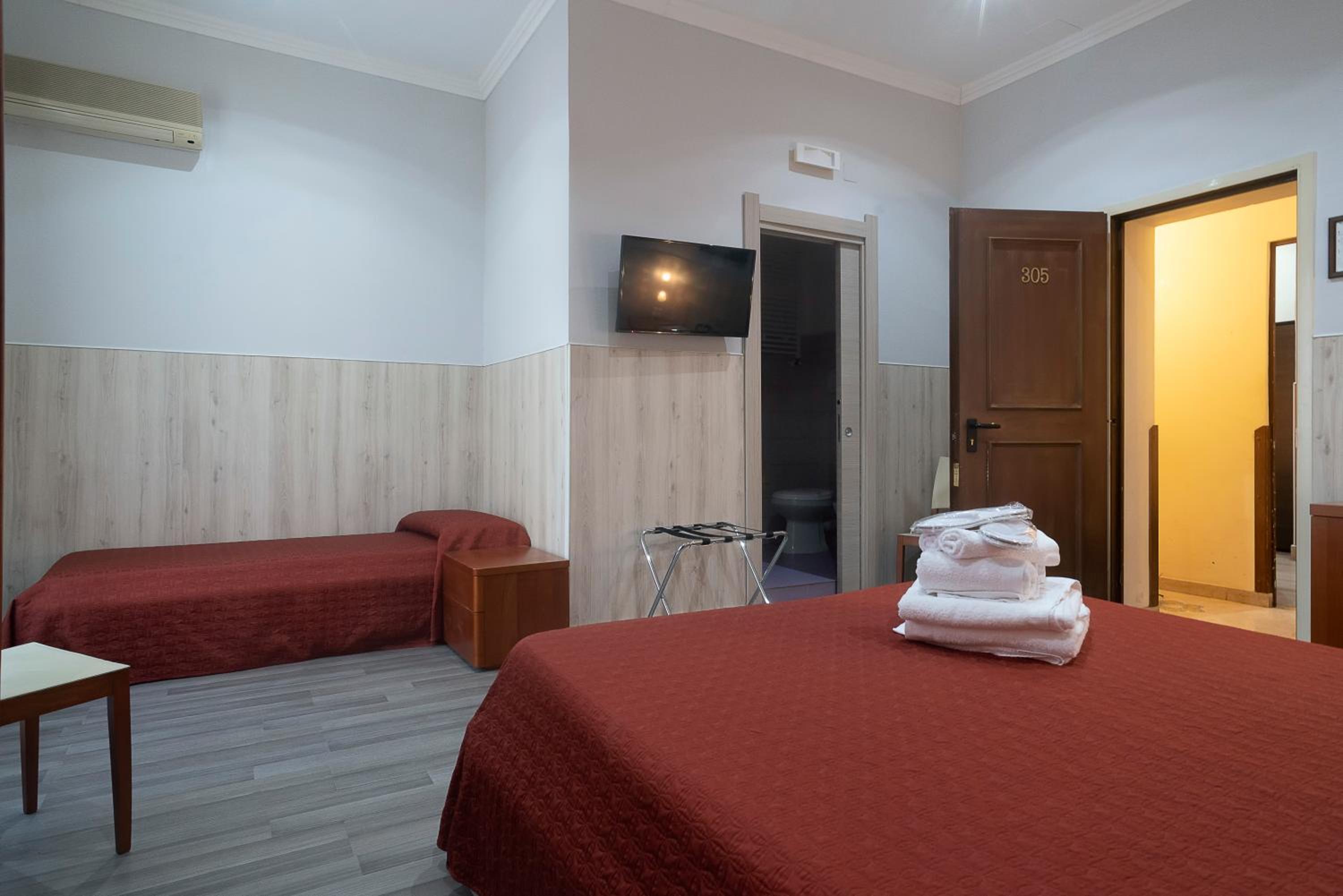 Triple Room - Photo 1
