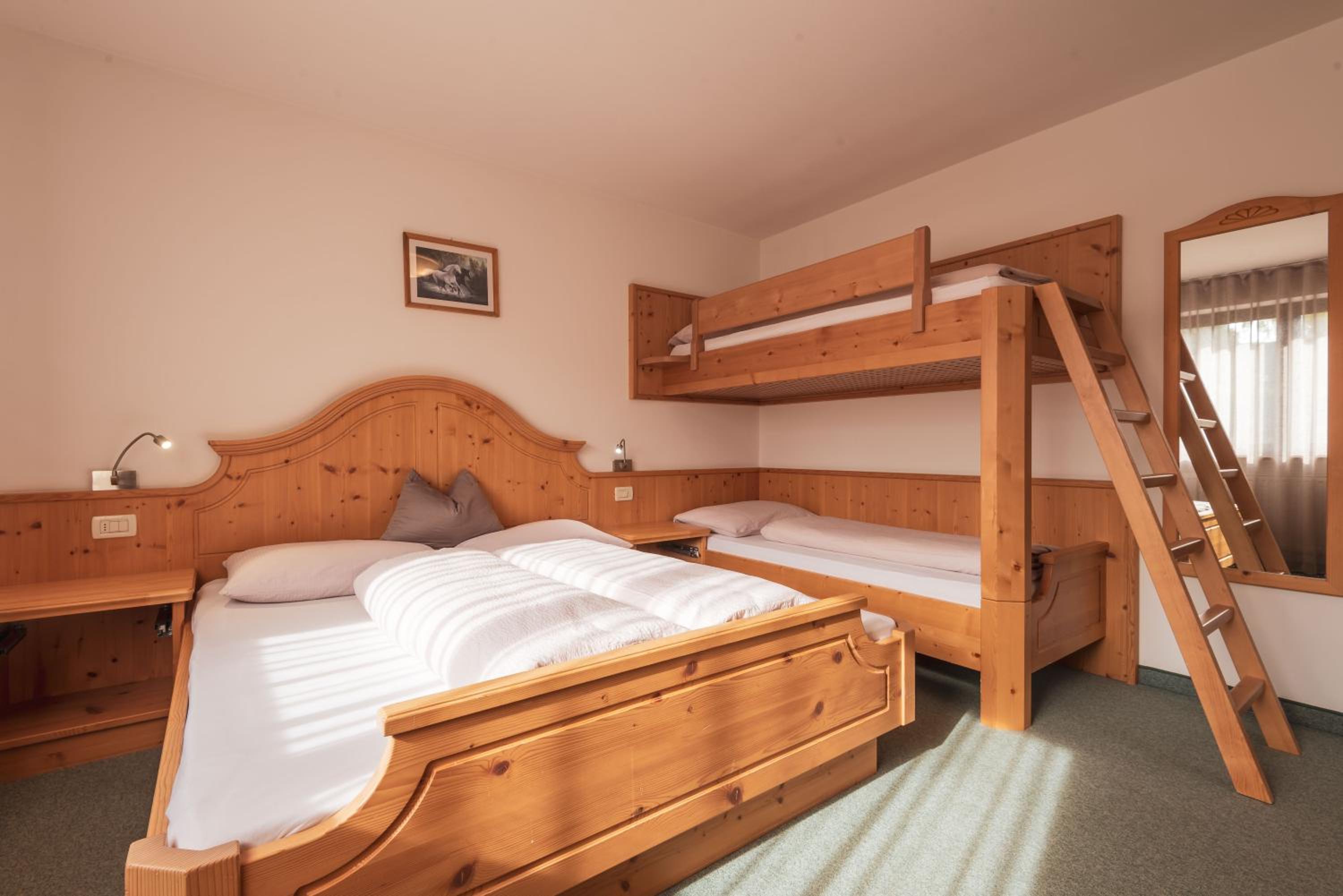 Standard One-Bedroom Apartment - Photo 3