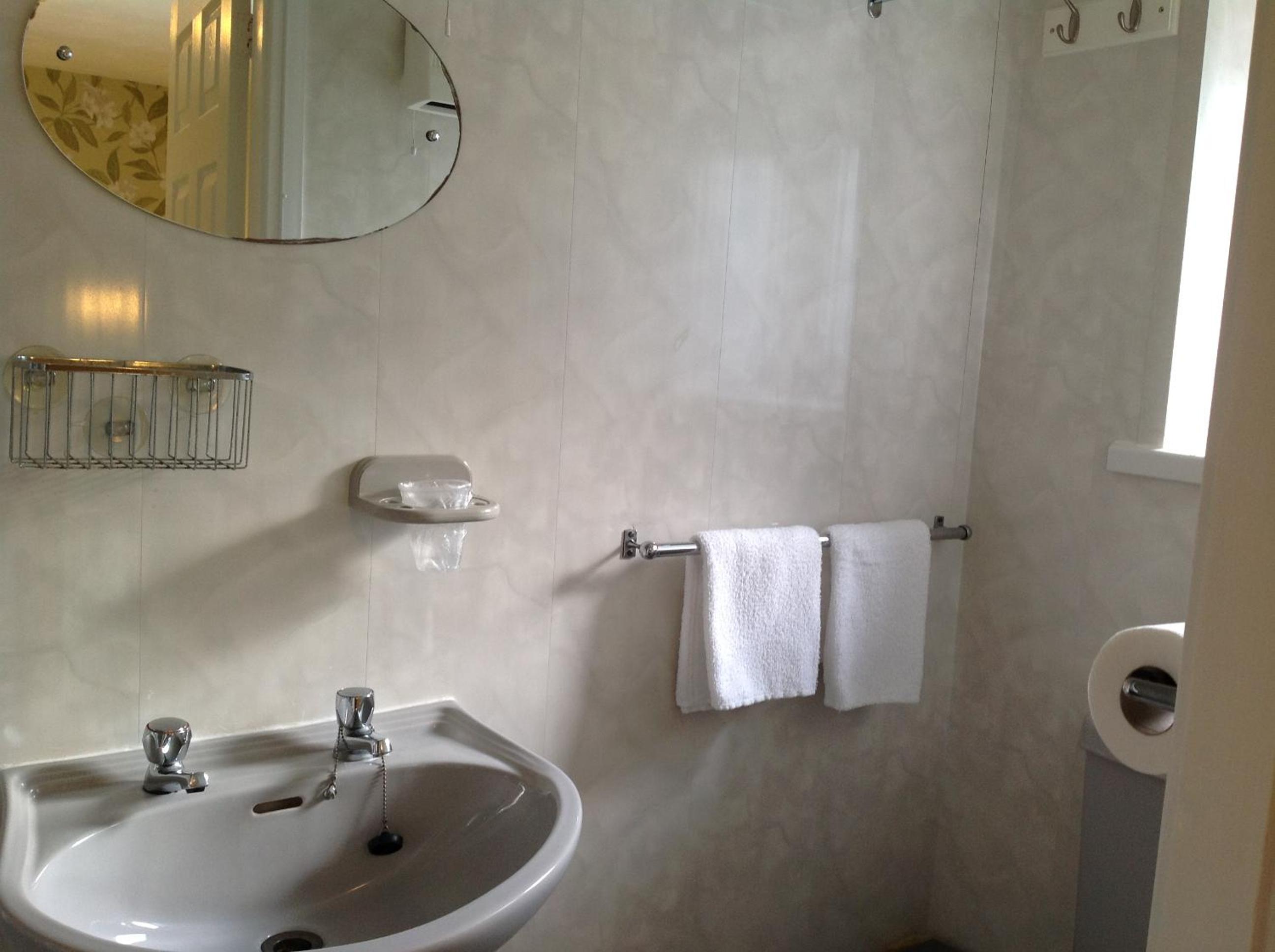 Small Twin Room - Photo 3