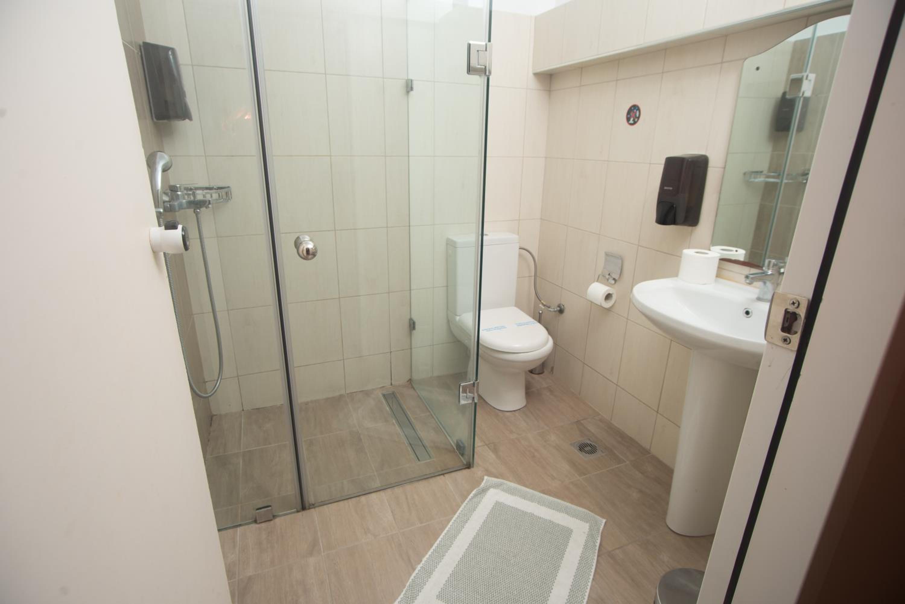 Economy Triple Room - Basement photo 3