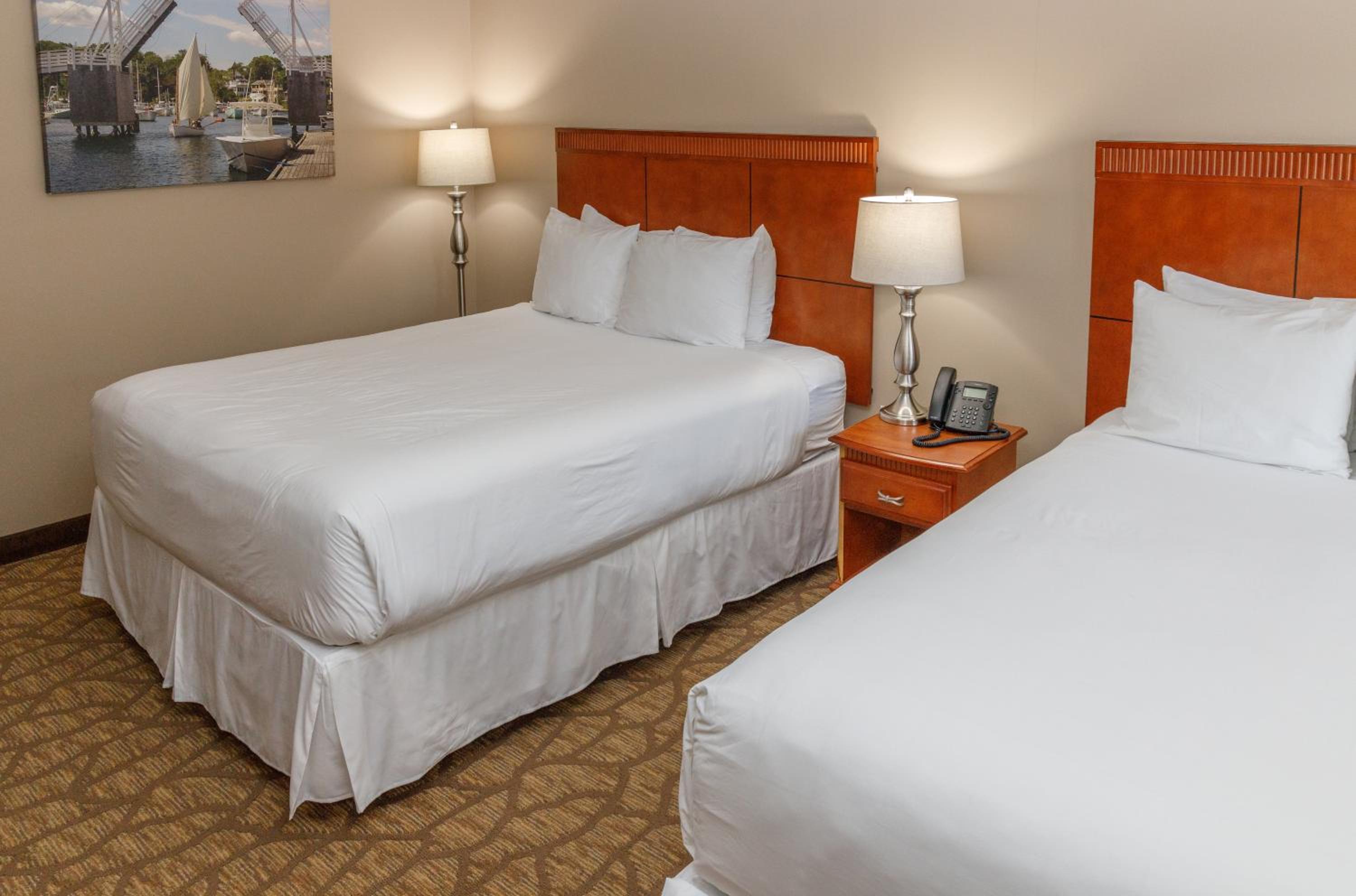Queen Standard with 2 Queen Beds Flagship Building photo 3