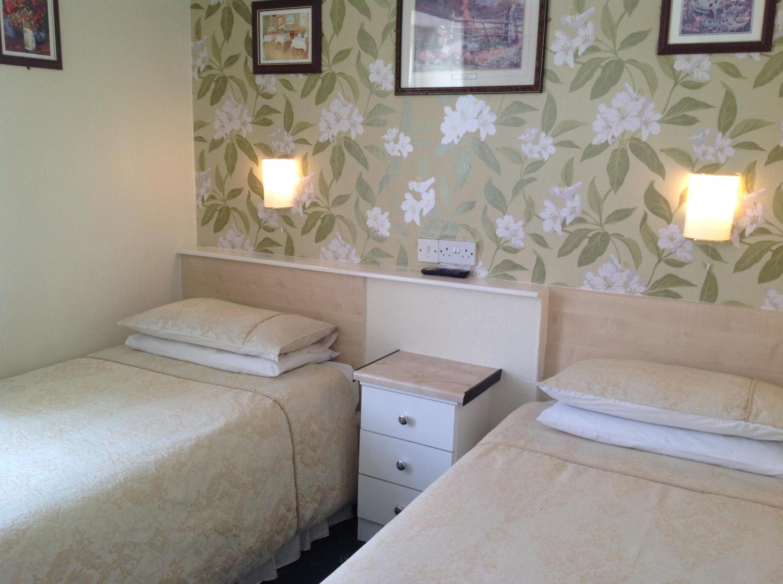 Small Twin Room - Photo 1