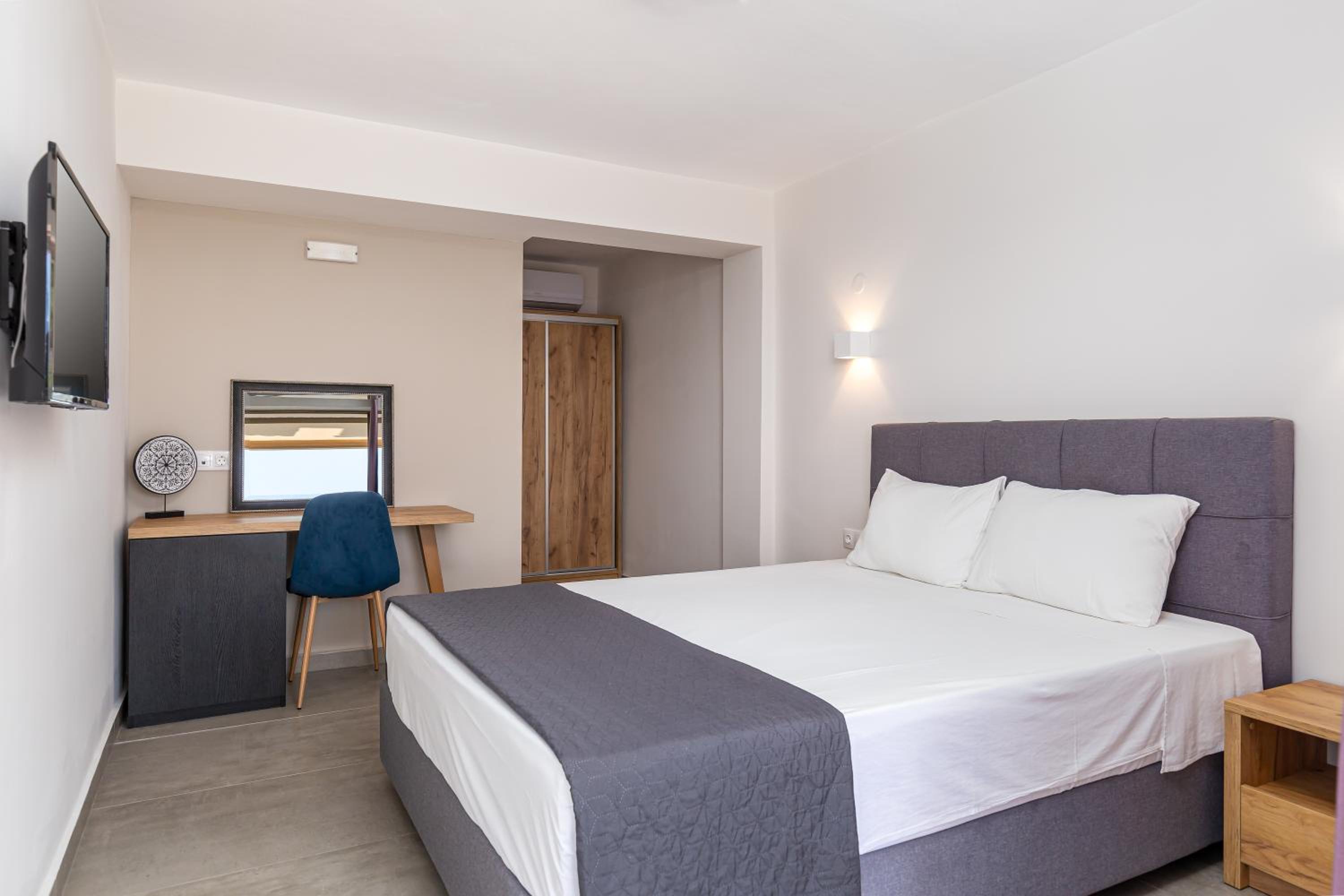 Superior Room with Sea View - Photo 19