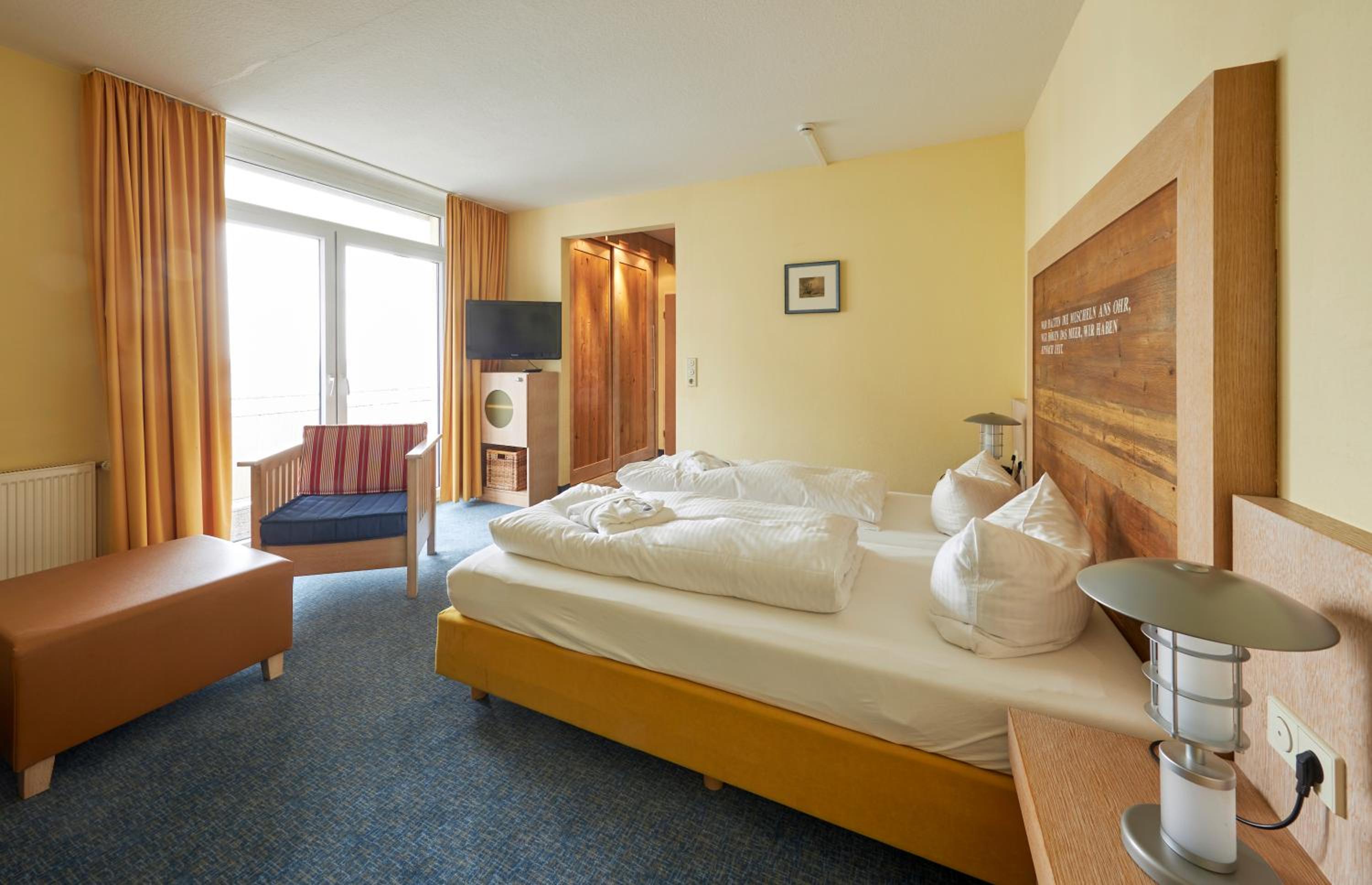 Superior Double Room with Balcony and Partial Sea View
