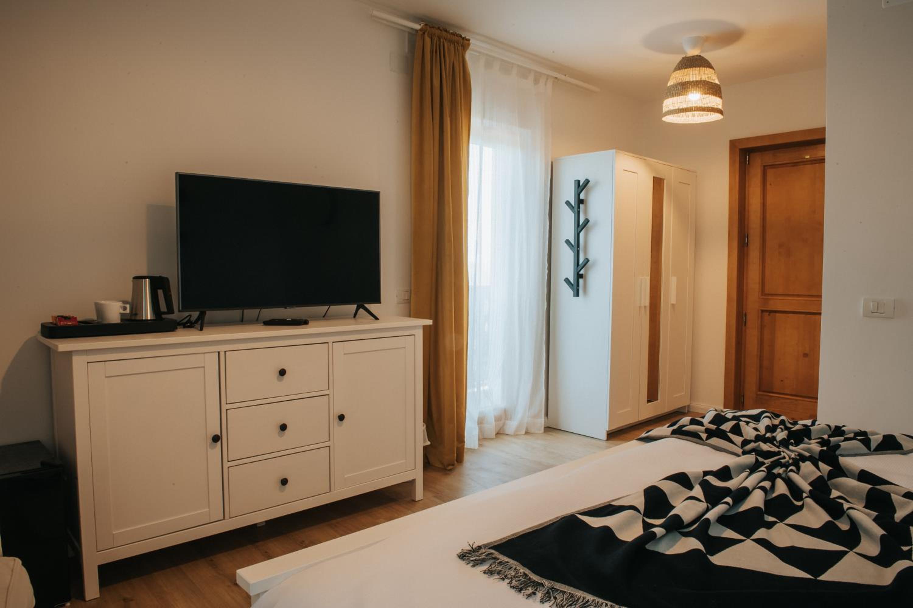 Deluxe Double Room with Balcony photo 2