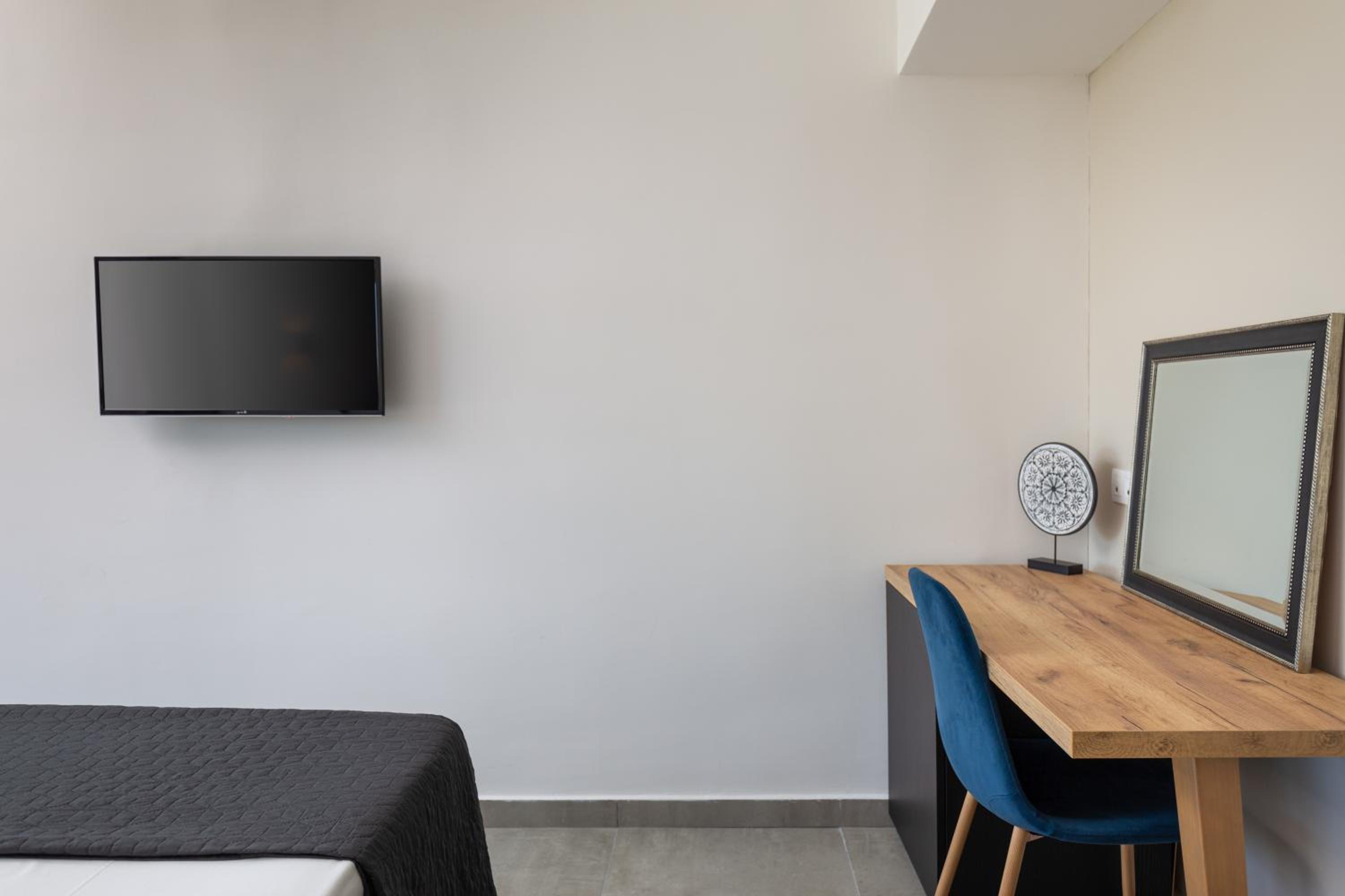 Superior Room with Sea View - Photo 18