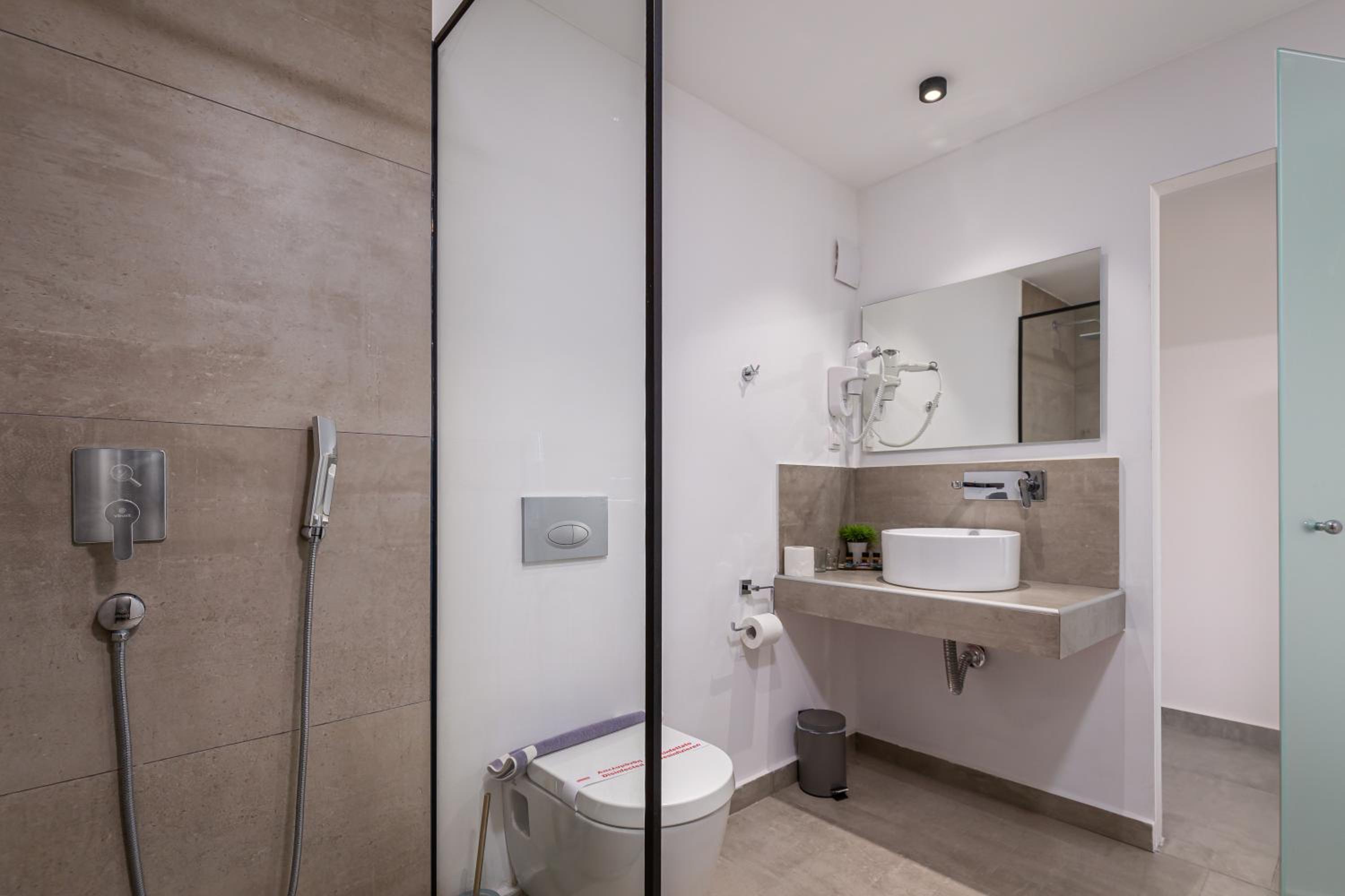 Superior Room with Sea View - Photo 16