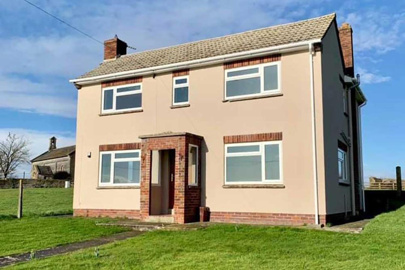 Three-Bedroom House photo 3