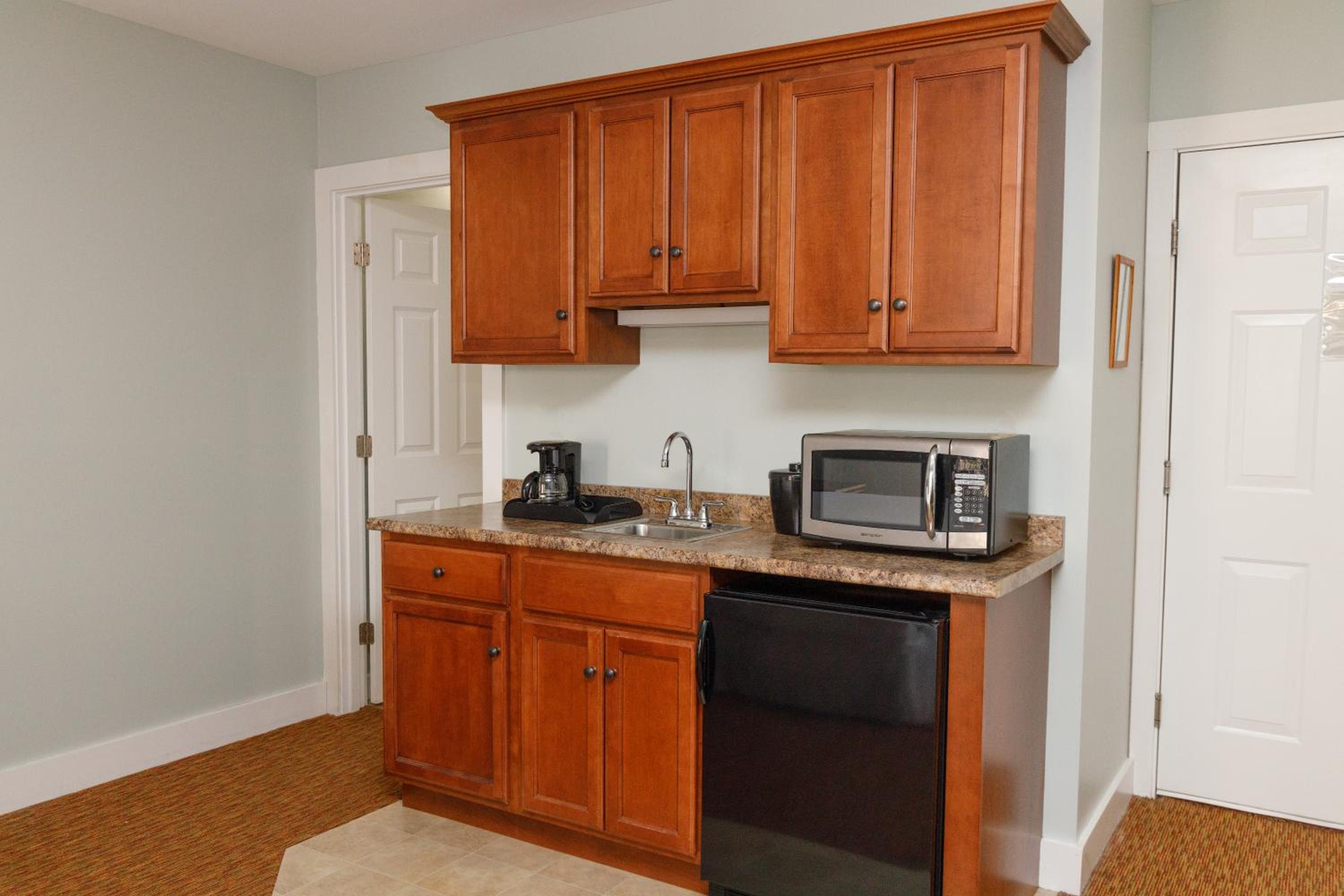 King Wet Bar and Balcony Compass Rose Building photo 2