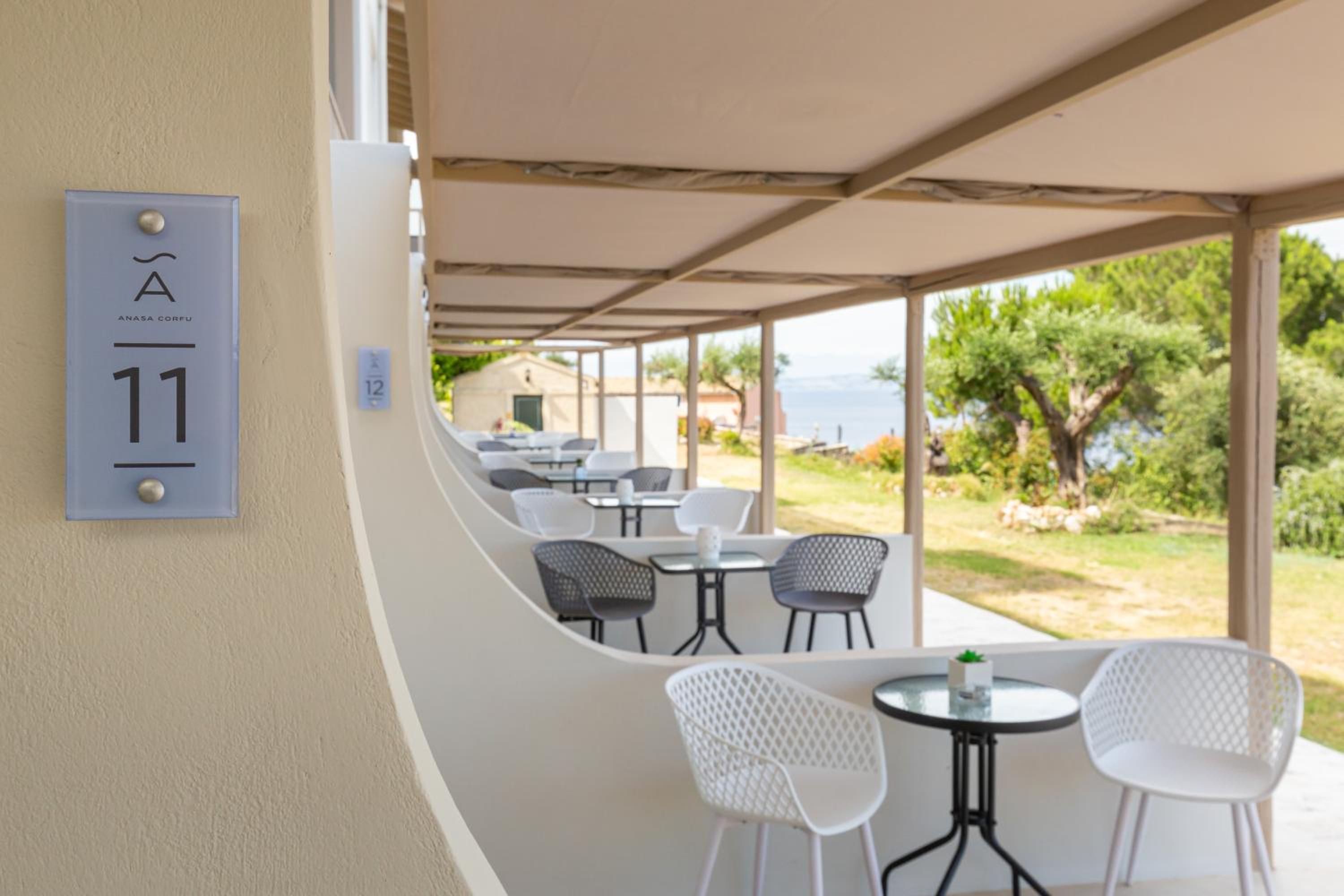 Deluxe Room with Sea View - Photo 7