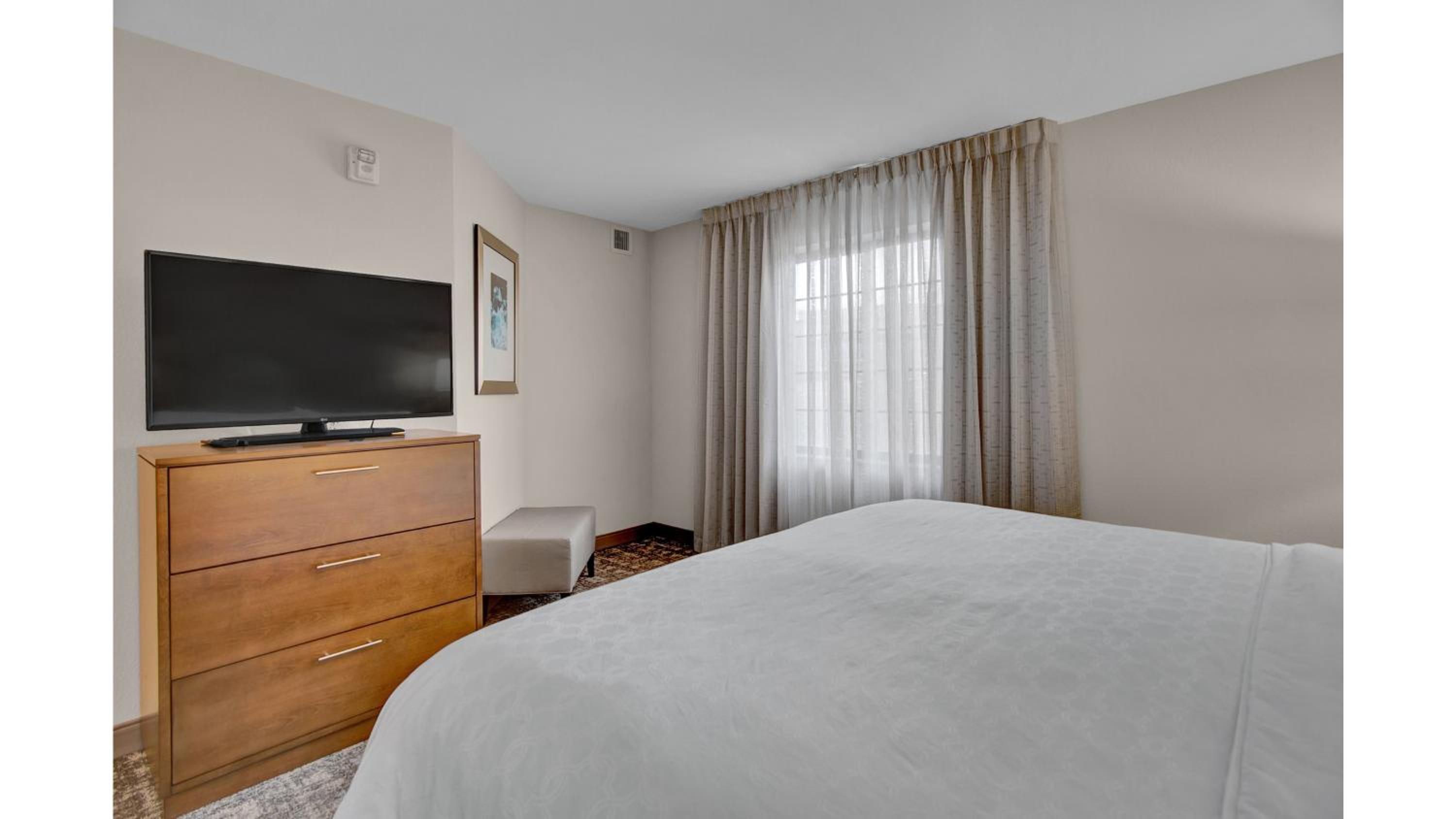 Two-Bedroom Suite with One King Bed and One Queen Bed - Photo 6
