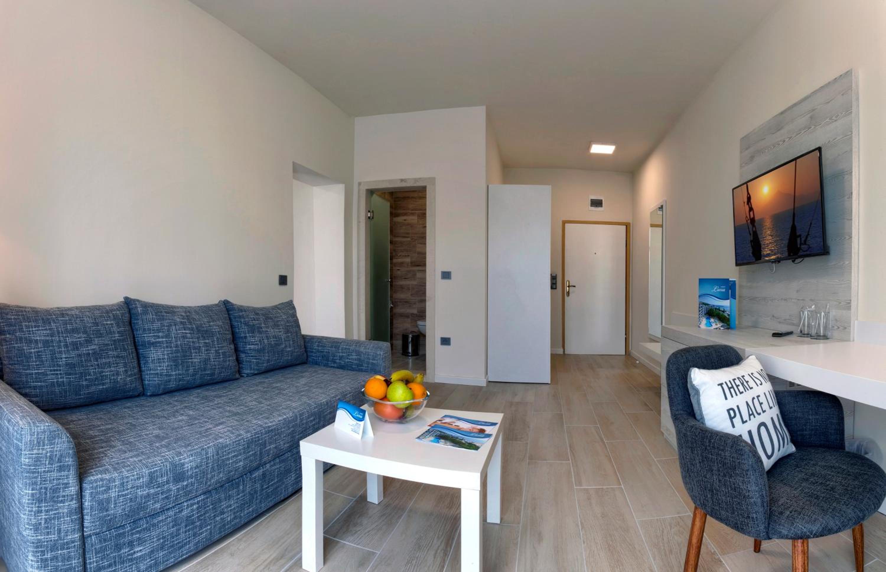 One-Bedroom Apartment photo 1