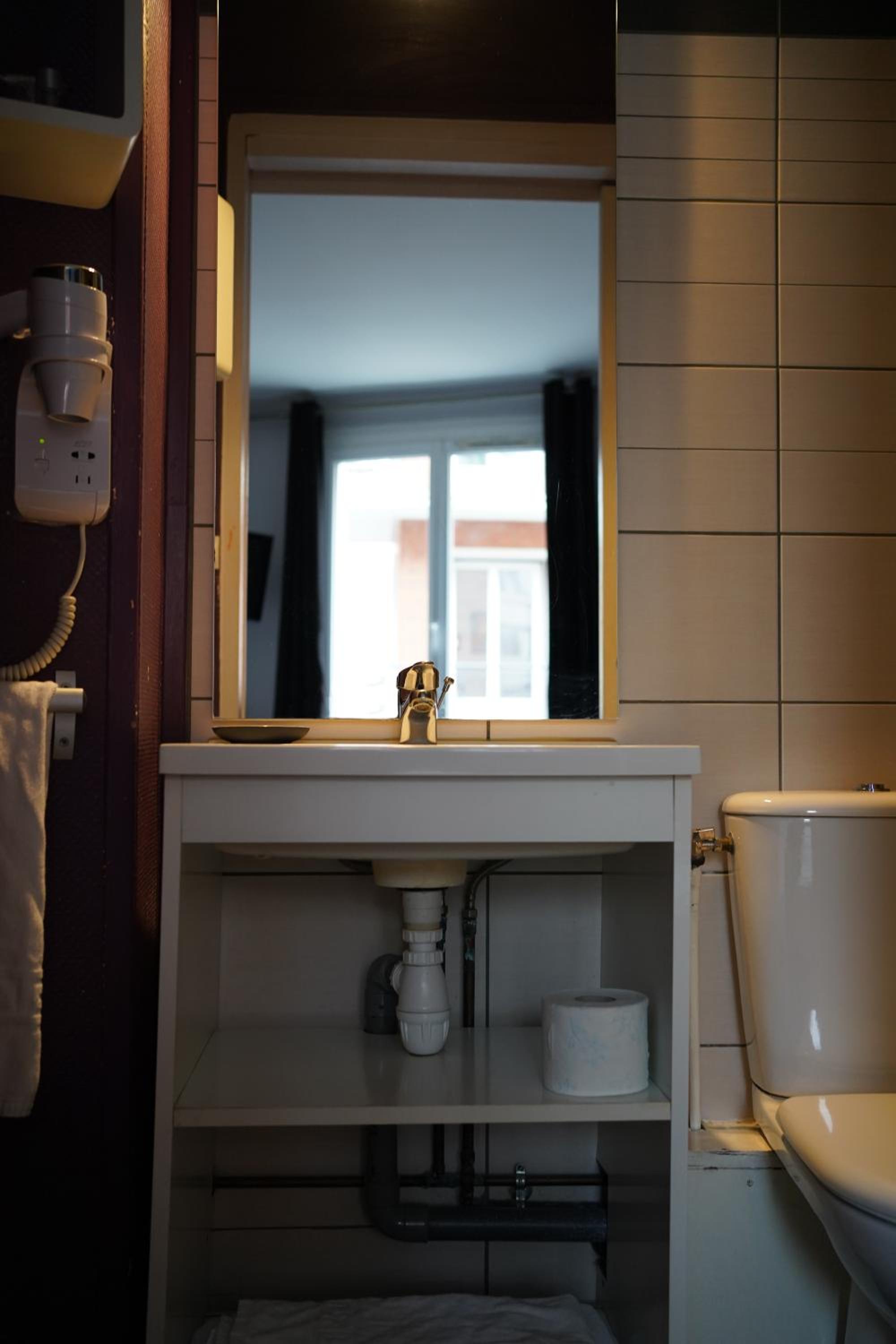 Double Room - Photo 8