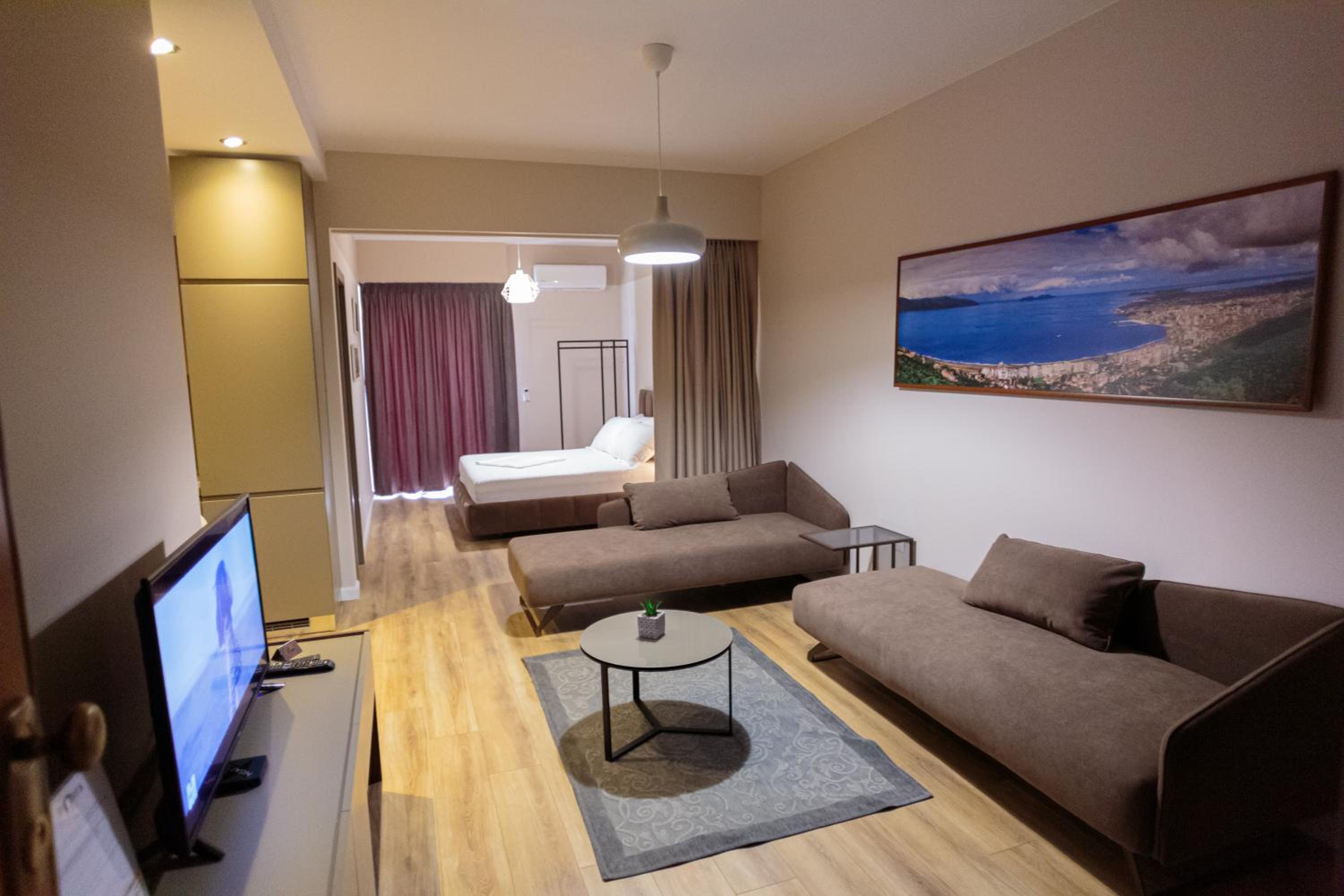 Apartment with Mountain View