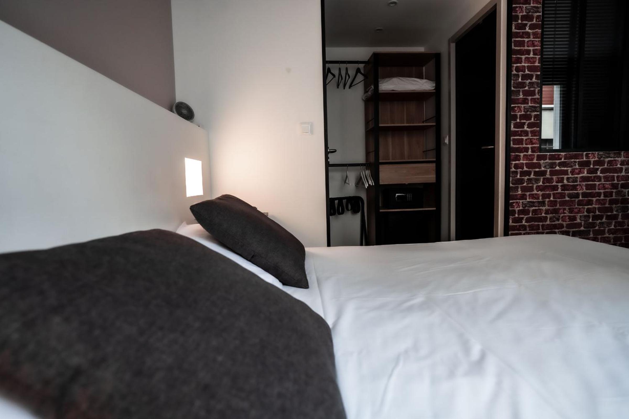 Double or Twin Room - Photo 4