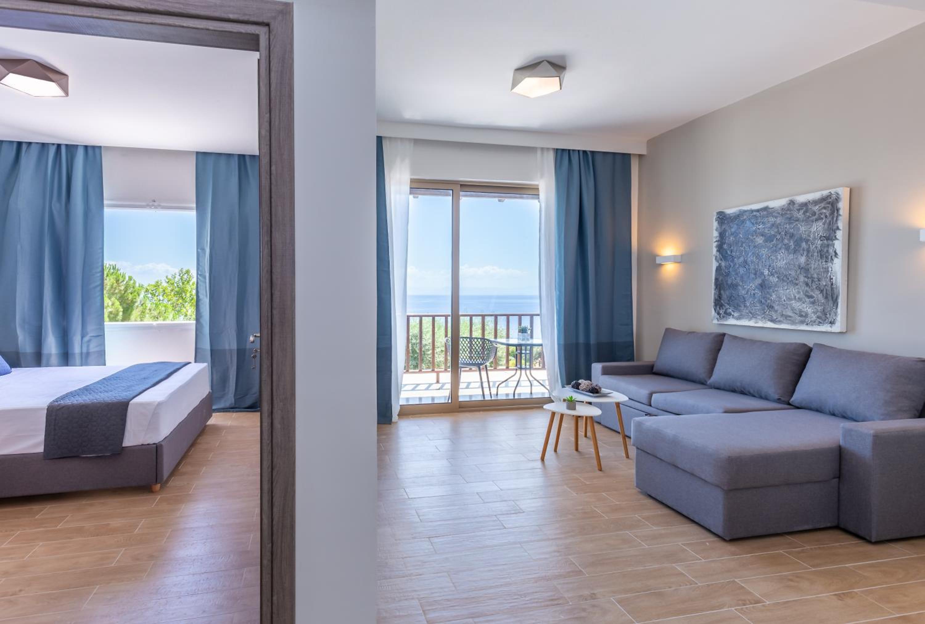 Junior Suite with Sea View - Photo 12
