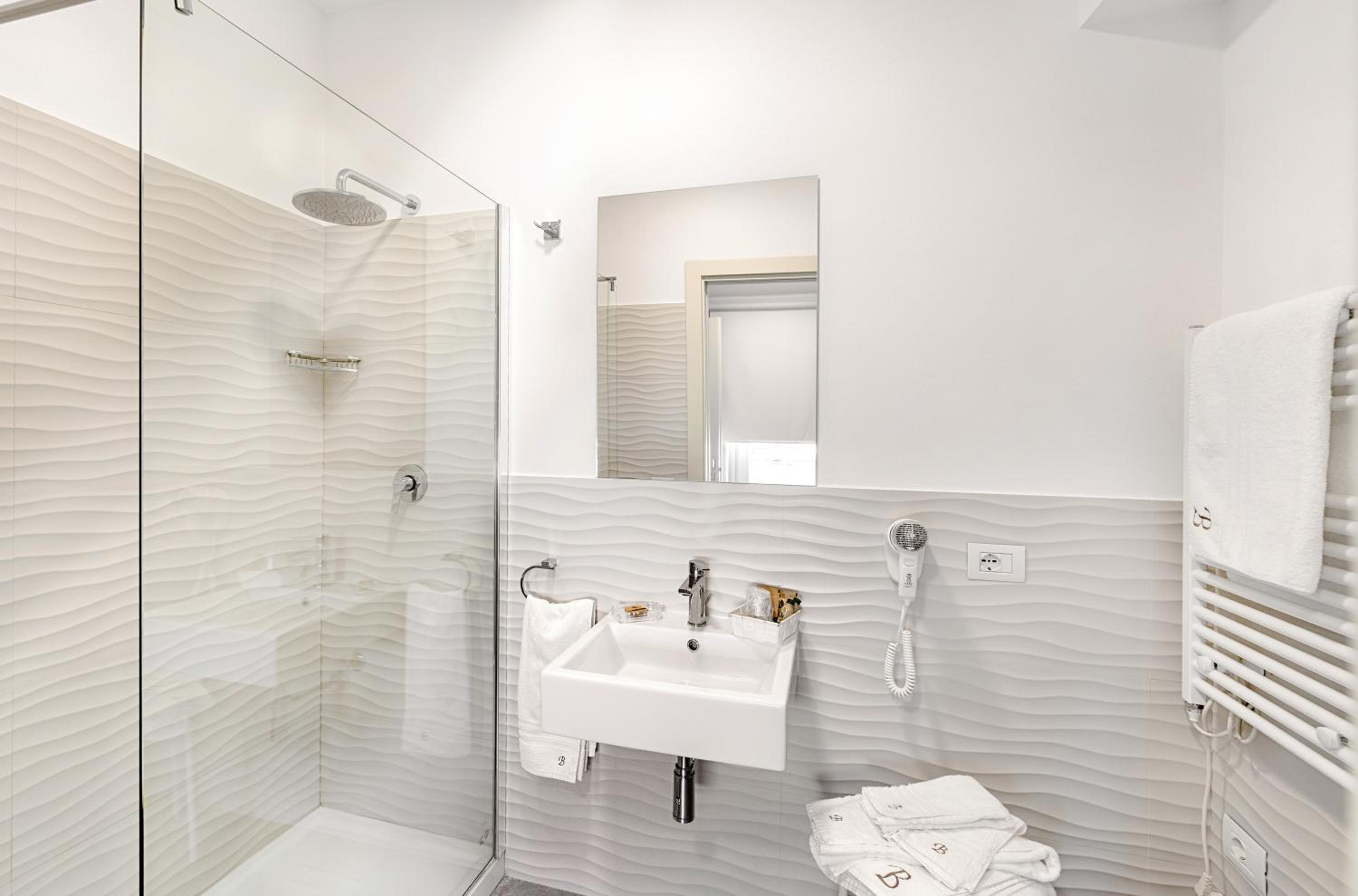 Double Room - Photo 7